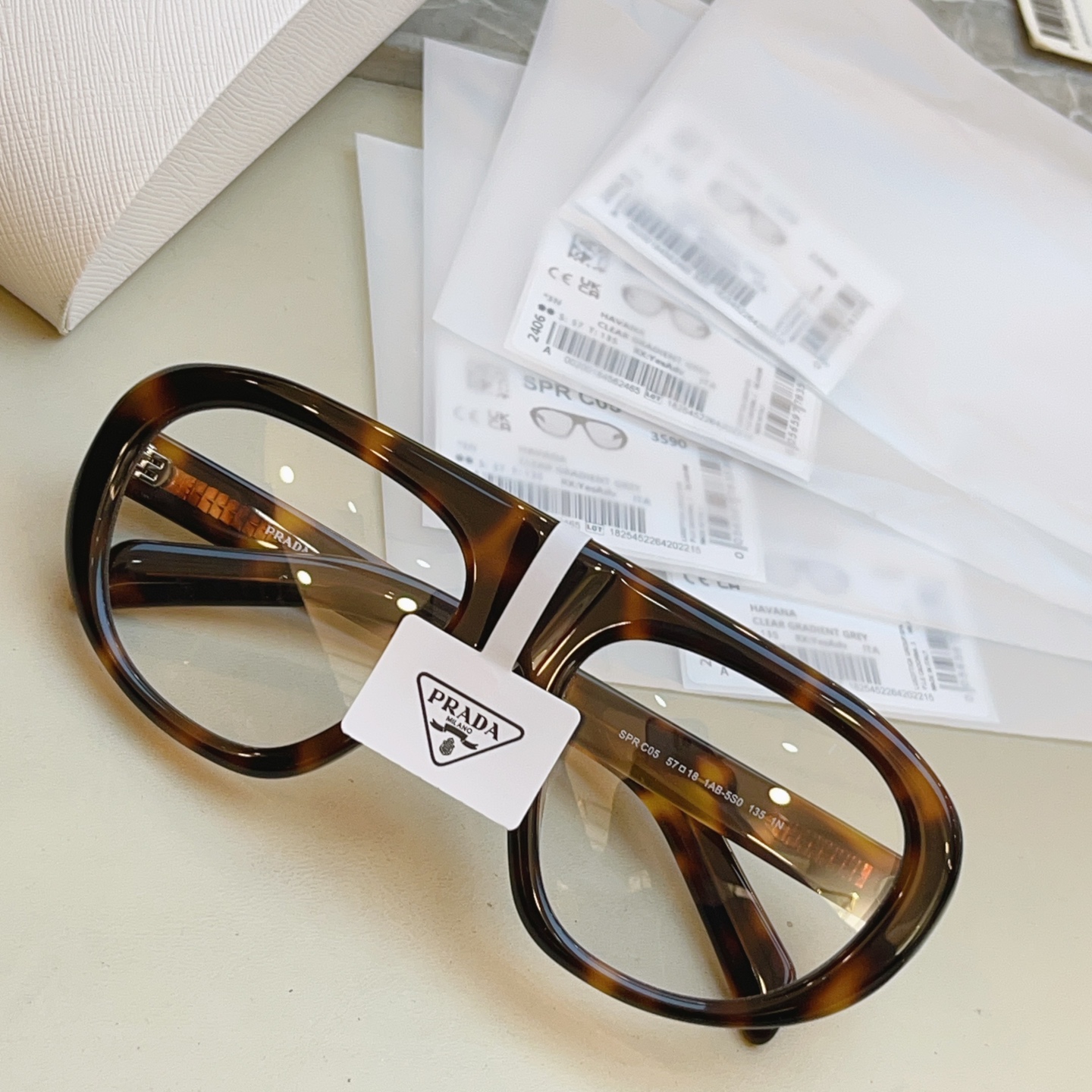 ，【PRAD*】普拉*达新款太阳镜🕶️ 高版本✨，MODEL：SPR C05，SIZE：57口18-135