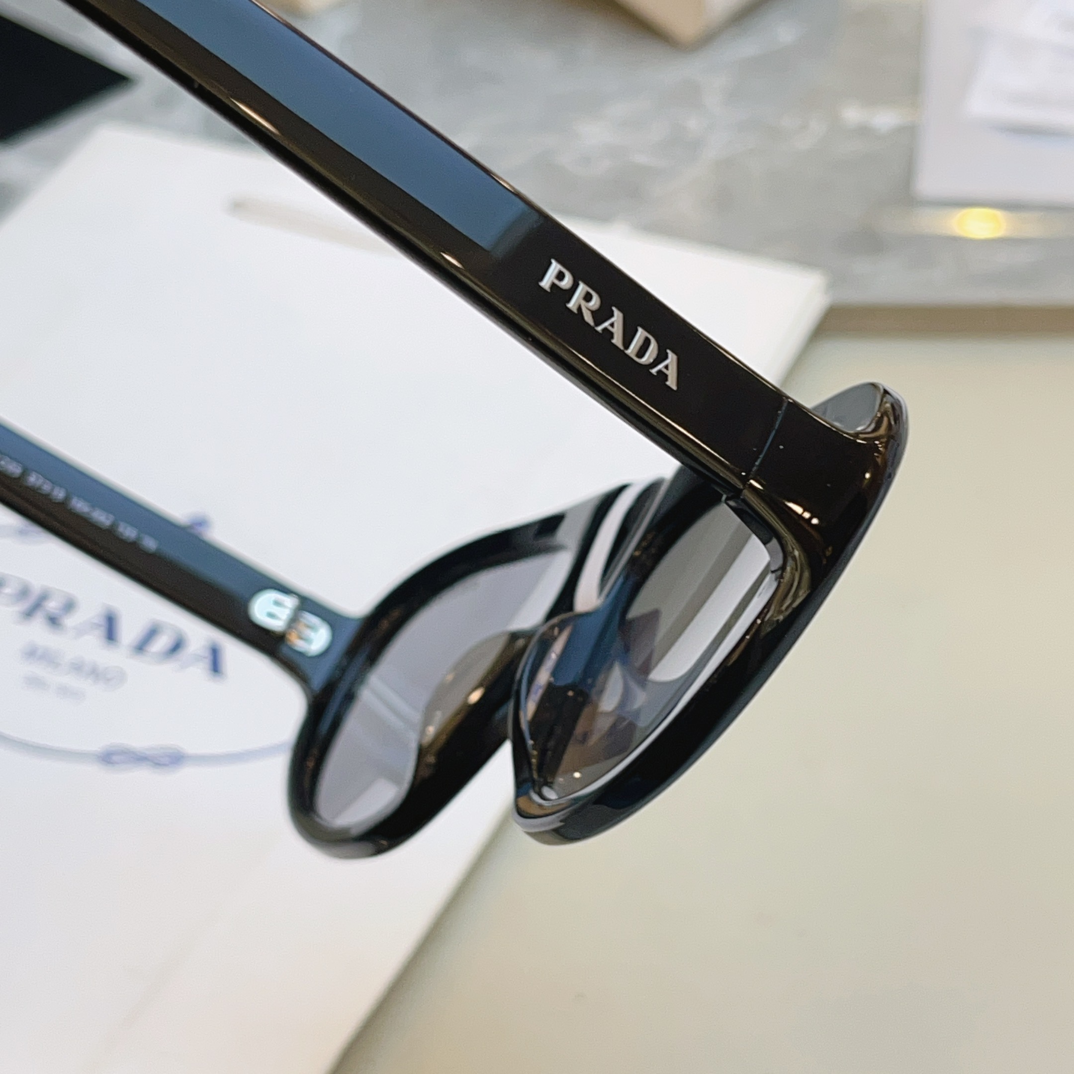 ，【PRAD*】普拉*达新款太阳镜🕶️ 高版本✨，MODEL：SPR C05，SIZE：57口18-135