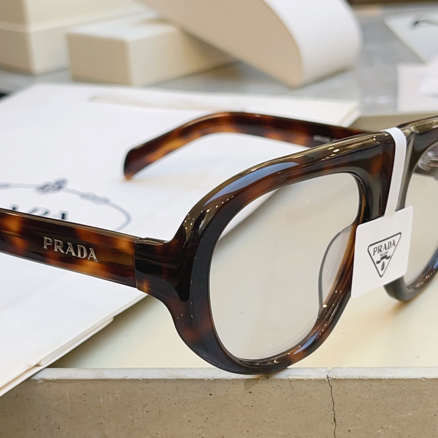 ，【PRAD*】普拉*达新款太阳镜🕶️ 高版本✨，MODEL：SPR C05，SIZE：57口18-135