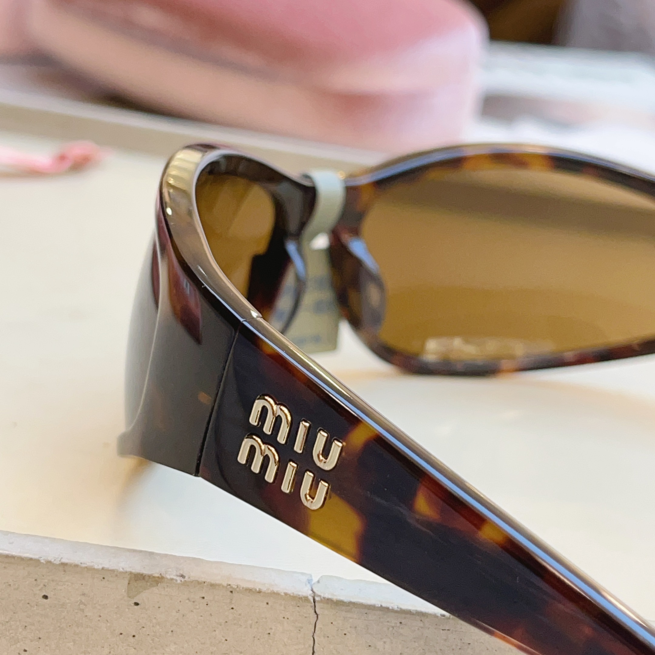 ，【MIUMI*】缪*缪新款太阳镜 高版本✨，Mod:MU C06-U，SIZE:69口16-105