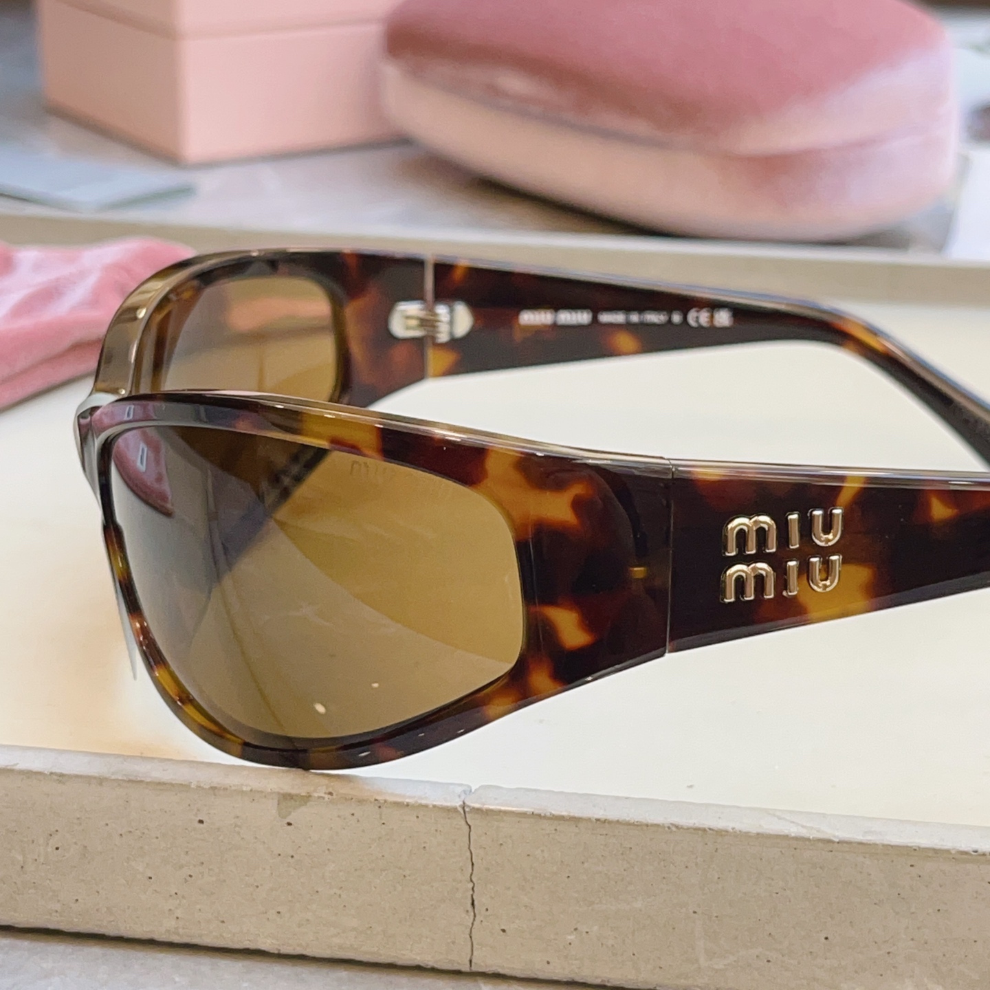，【MIUMI*】缪*缪新款太阳镜 高版本✨，Mod:MU C06-U，SIZE:69口16-105
