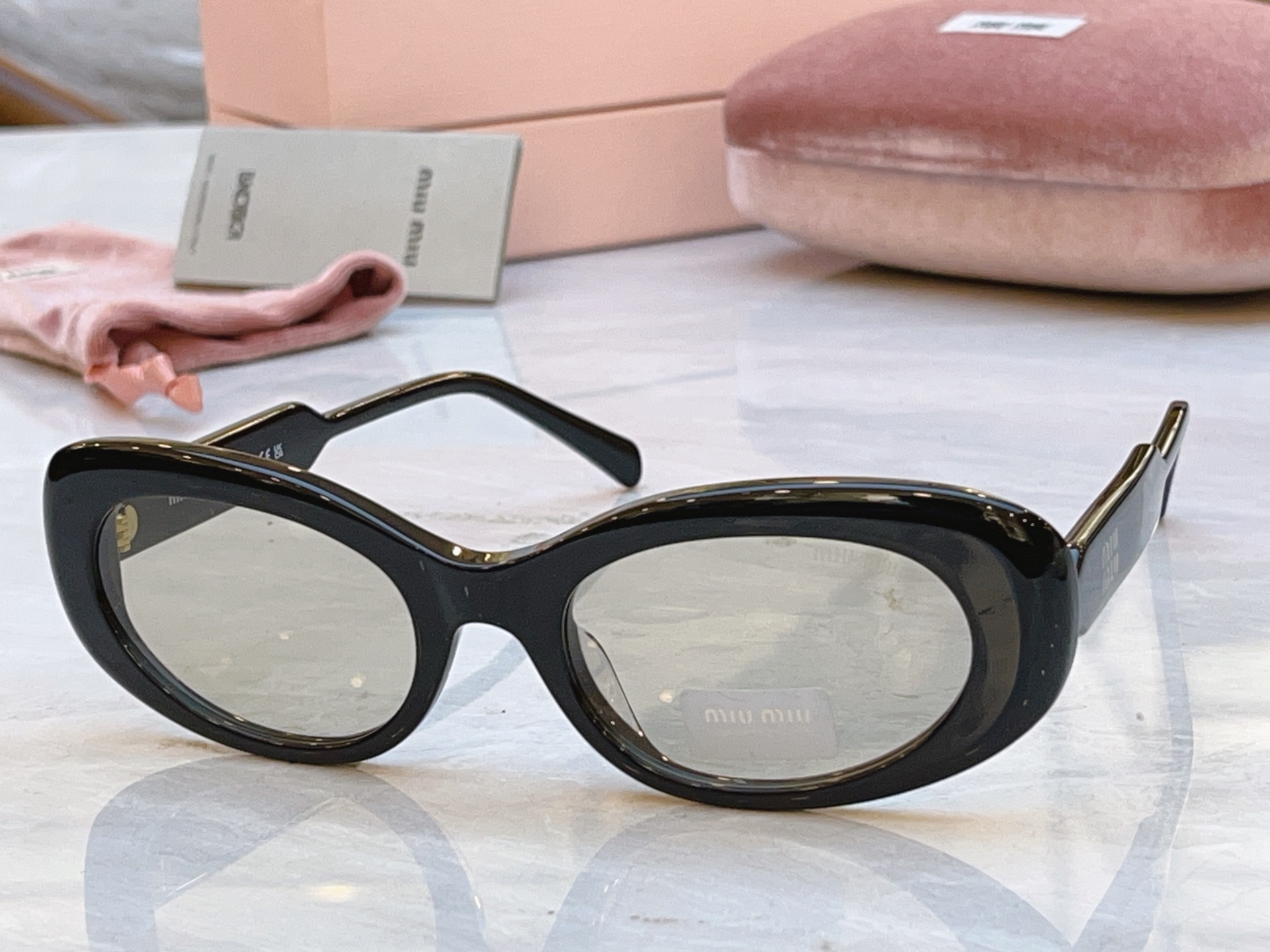 ，【MIUMI*】缪*缪新款太阳镜，Mod:SMU C01，SIZE:53口20-140