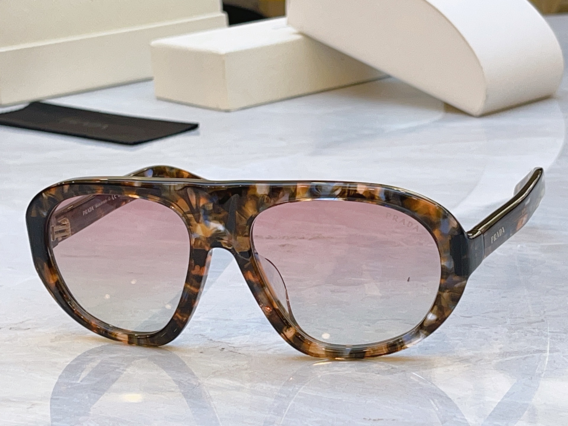 🆕 ，【🆕 PRAD*】普拉*达新款太阳镜🕶️ ，MODEL：🆕 PR C05，SIZE：57口18-135