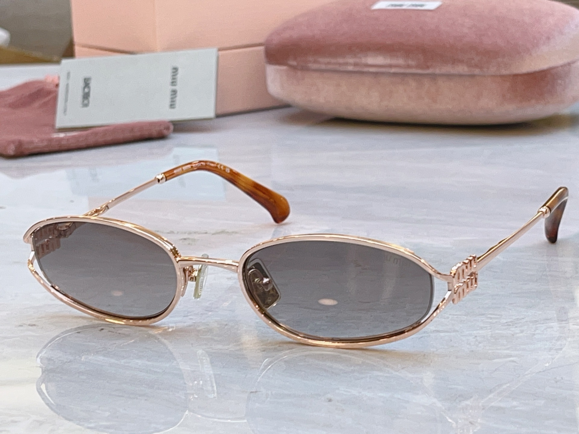 🆕 ，【🆕 PRAD*】普拉*达新款太阳镜🕶️ ，MODEL：🆕 PR C05，SIZE：57口18-135
