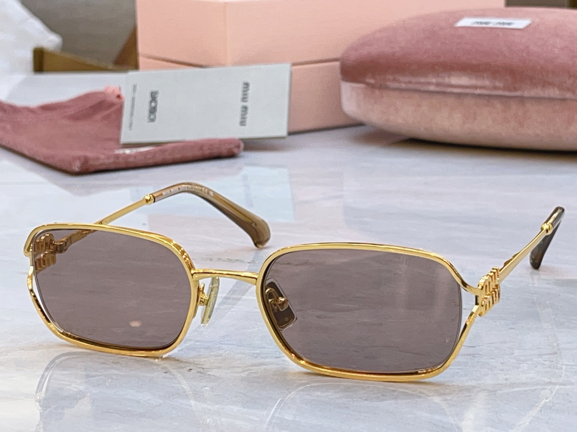 🆕 ，【MIUMI*】缪*缪新款太阳镜，Mod:MU C50S，SIZE:54口21-125