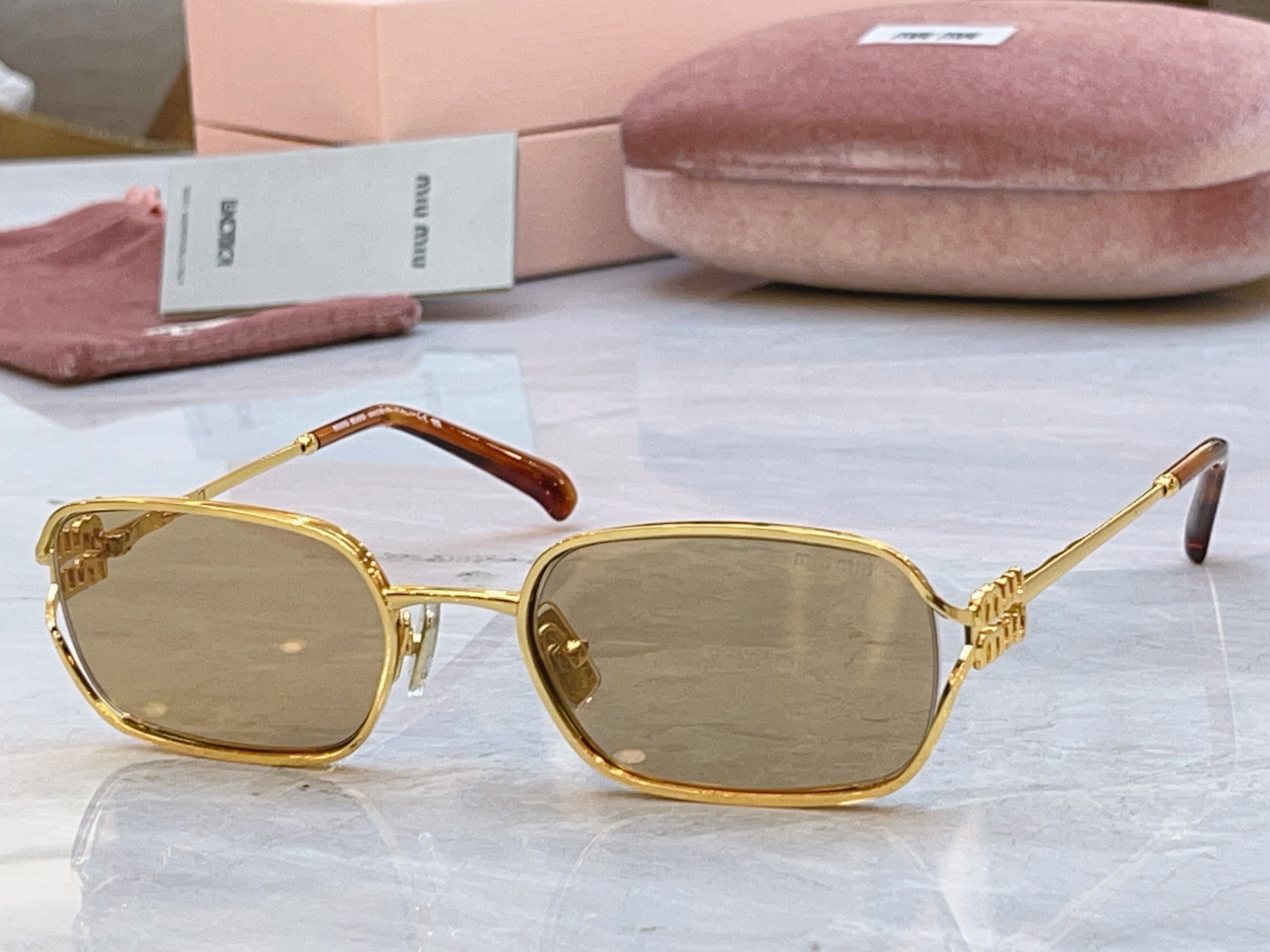 🆕 ，【MIUMI*】缪*缪新款太阳镜，Mod:MU C50S，SIZE:54口21-125