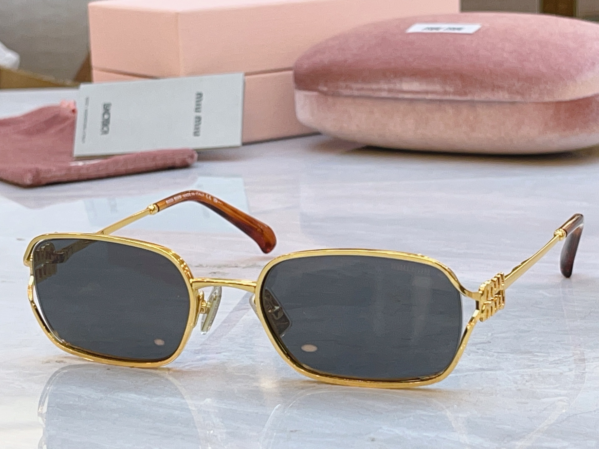 🆕 ，【MIUMI*】缪*缪新款太阳镜，Mod:MU C50S，SIZE:54口21-125