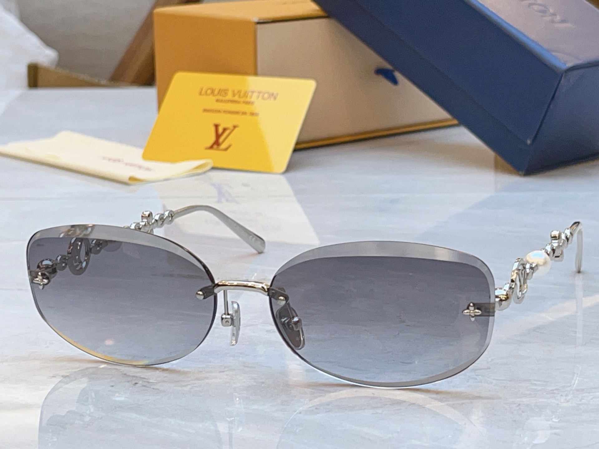 🆕 ，【LOUIS VUITTO*】路易*威登新款太阳镜，MODEL：Z3406U，SIZE：63口16-145