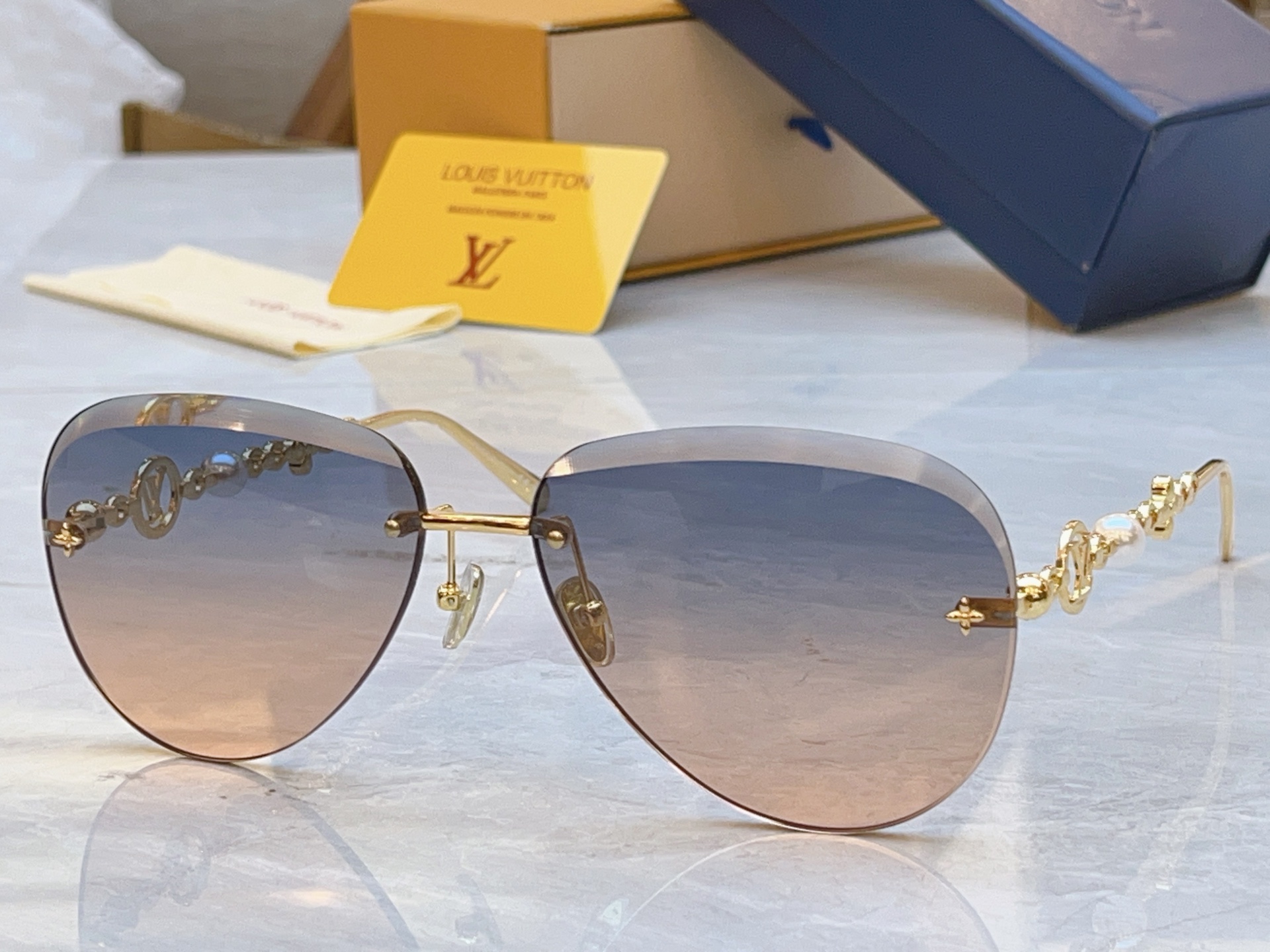🆕 ，【LOUIS VUITTO*】路易*威登新款太阳镜，MODEL：Z3165U，SIZE：66口12-145