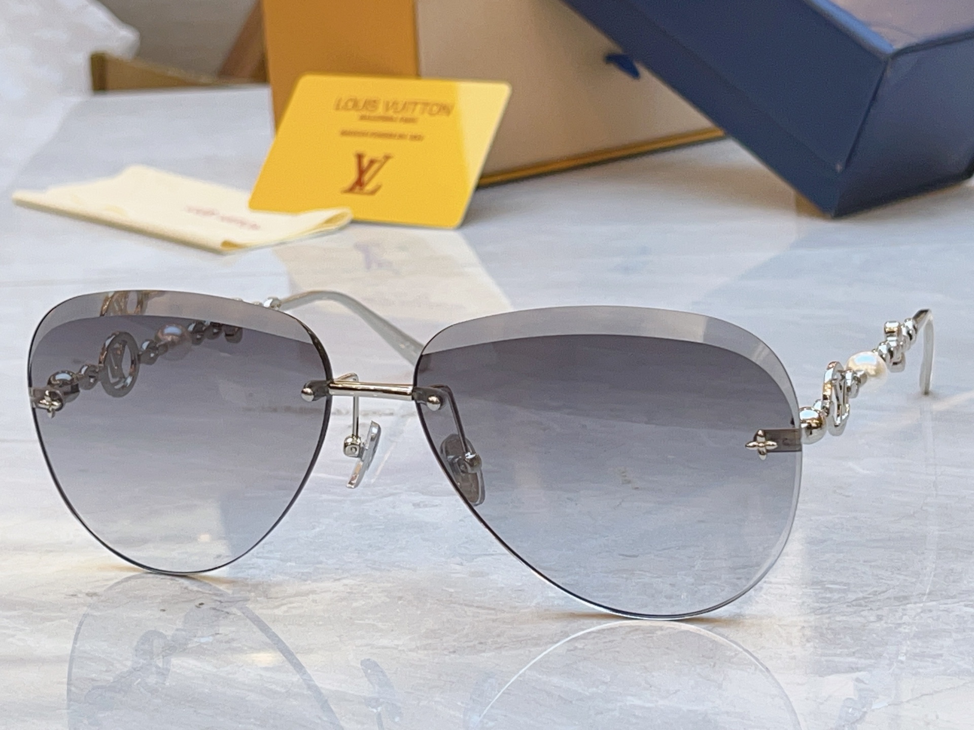 🆕 ，【LOUIS VUITTO*】路易*威登新款太阳镜，MODEL：Z3165U，SIZE：66口12-145
