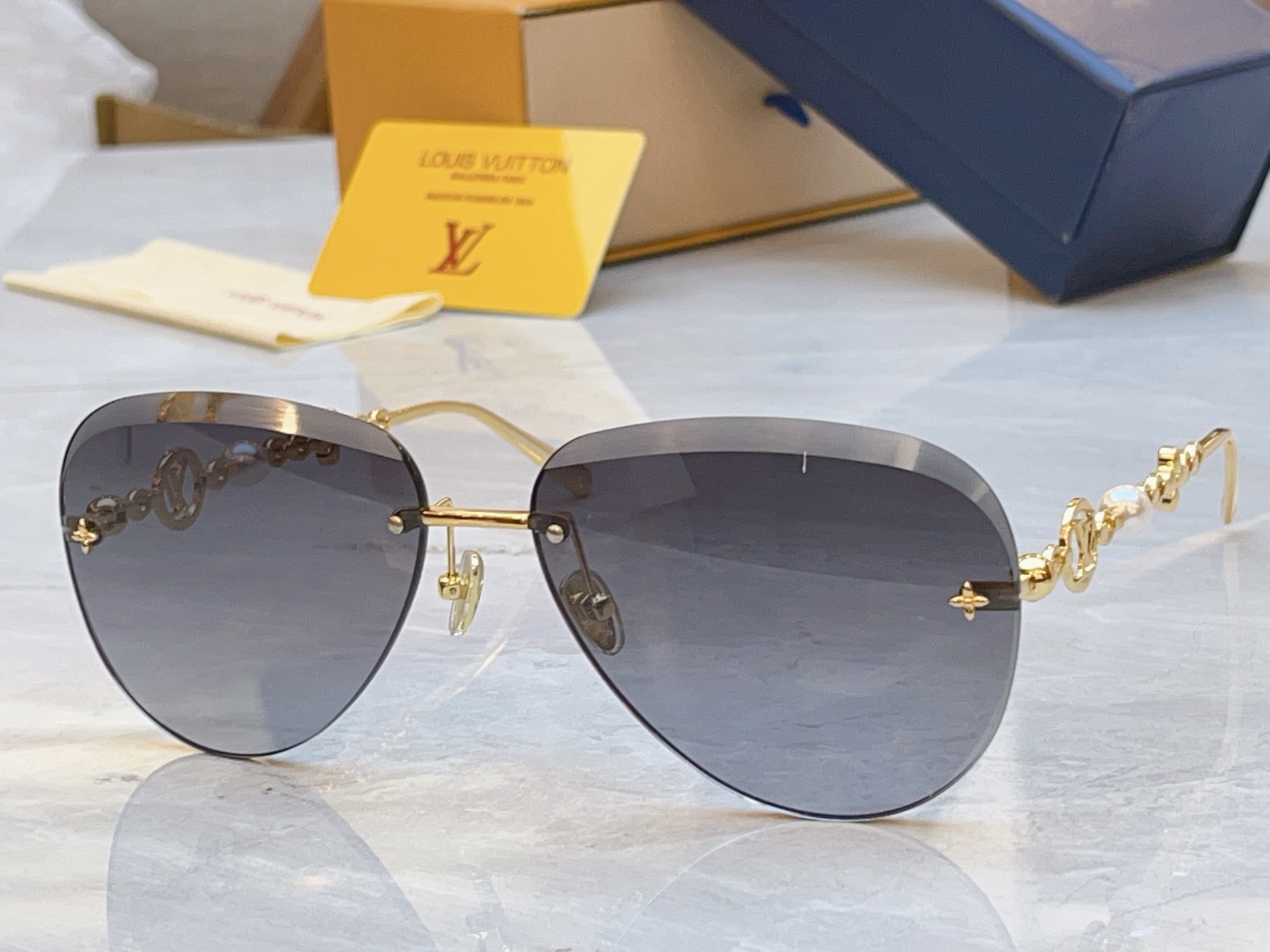 🆕 ，【LOUIS VUITTO*】路易*威登新款太阳镜，MODEL：Z3165U，SIZE：66口12-145