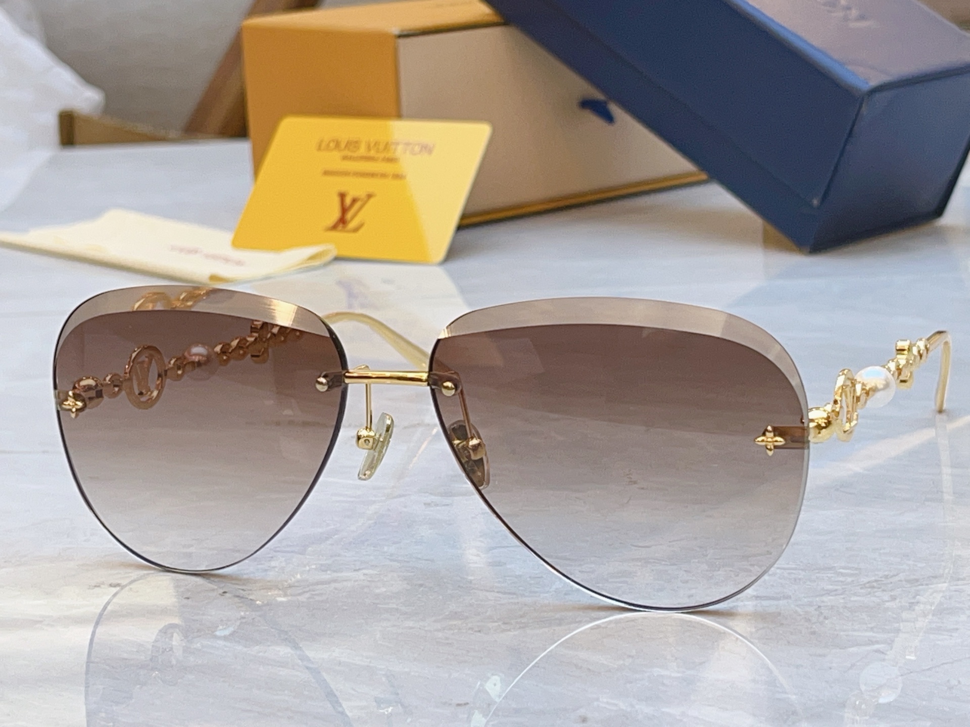 🆕 ，【LOUIS VUITTO*】路易*威登新款太阳镜，MODEL：Z3165U，SIZE：66口12-145