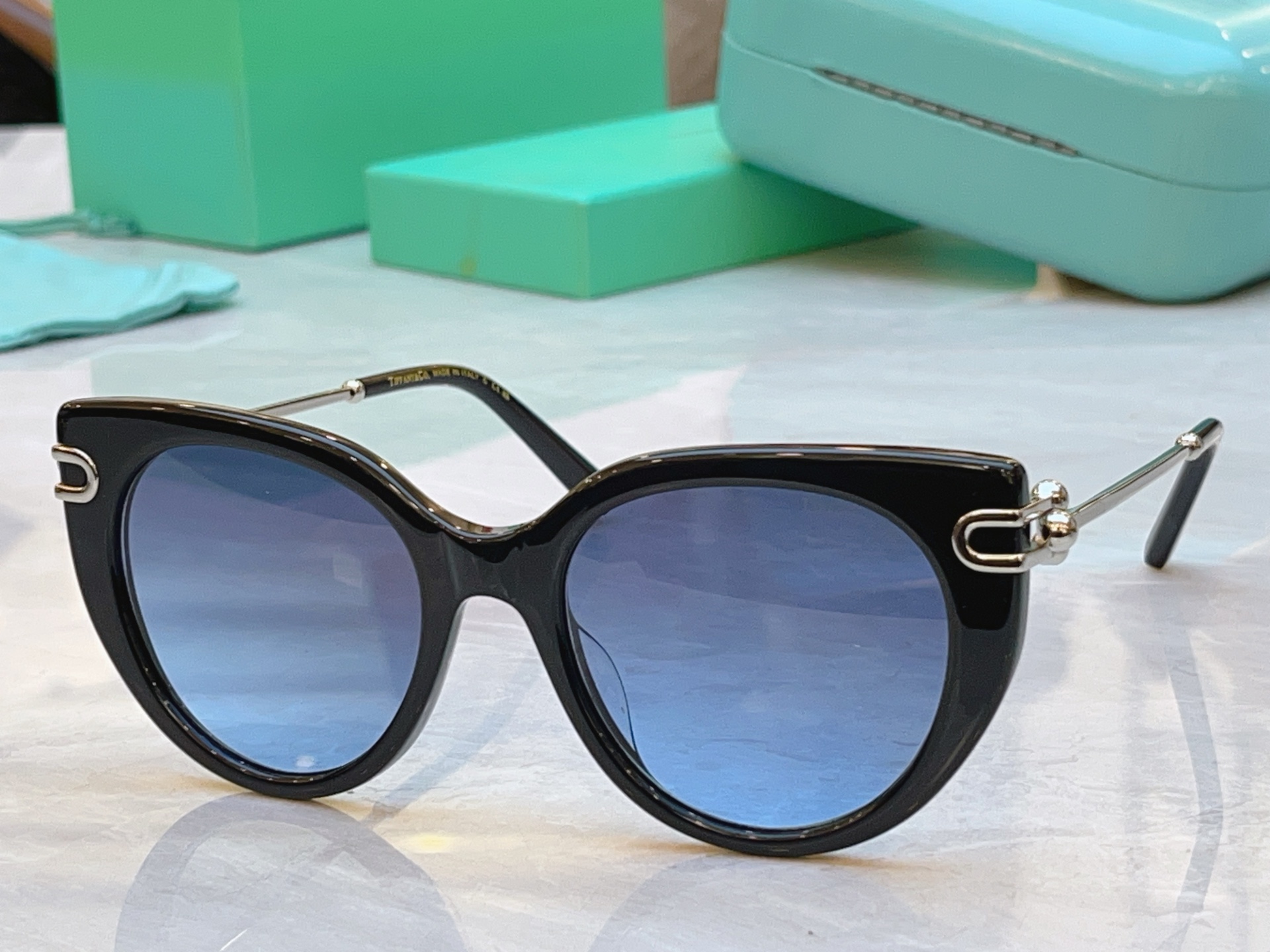 🆕 ，【Tiffany & Co.】蒂芙*尼新款太阳镜，Mod：TF4232，Size：52口19-140