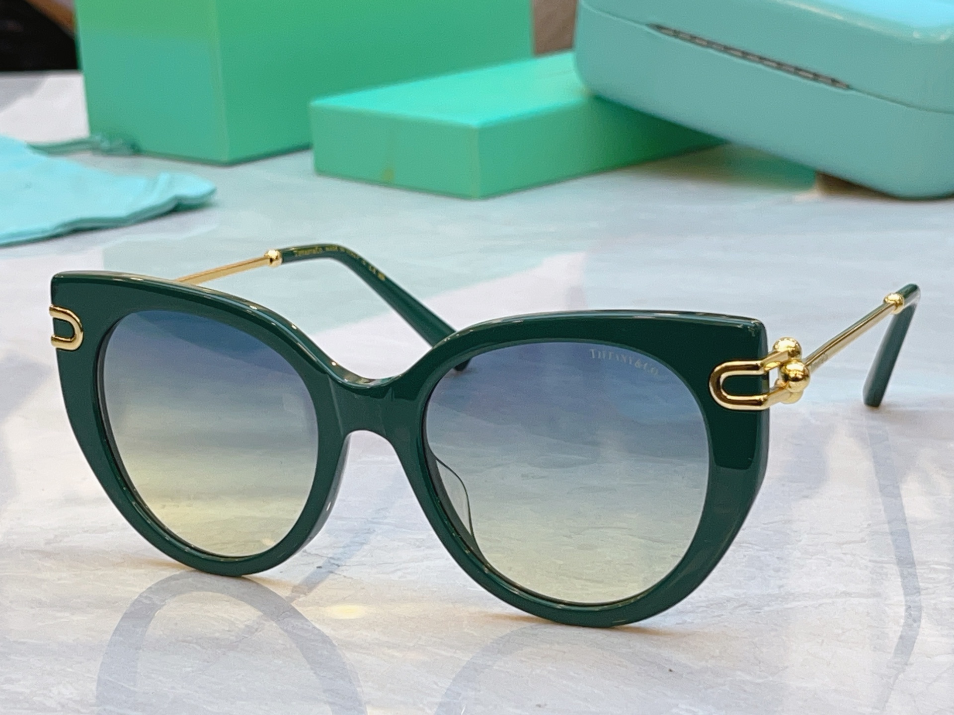 🆕 ，【Tiffany & Co.】蒂芙*尼新款太阳镜，Mod：TF4232，Size：52口19-140