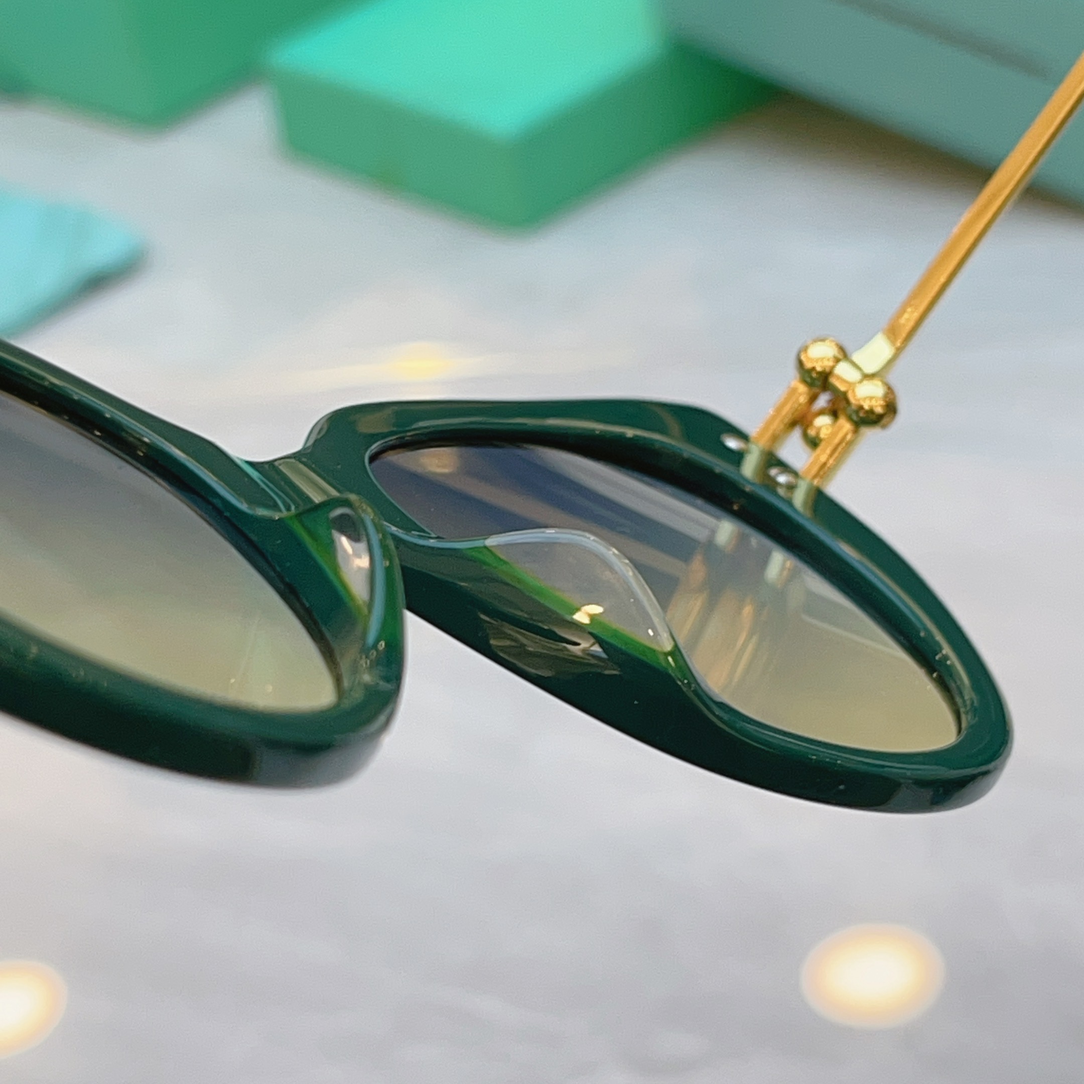 🆕 ，【Tiffany & Co.】蒂芙*尼新款太阳镜，Mod：TF4232，Size：52口19-140