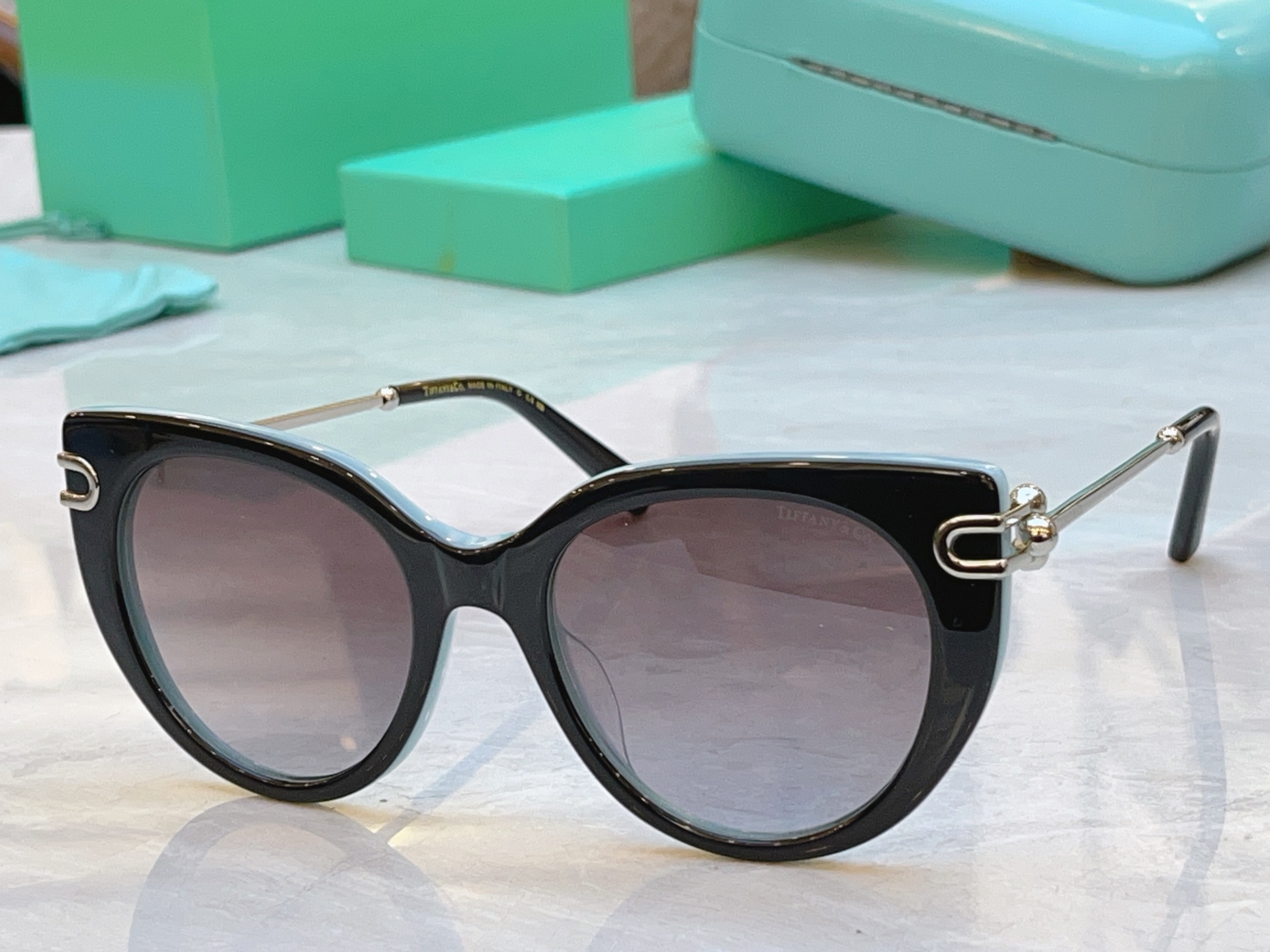 🆕 ，【Tiffany & Co.】蒂芙*尼新款太阳镜，Mod：TF4232，Size：52口19-140