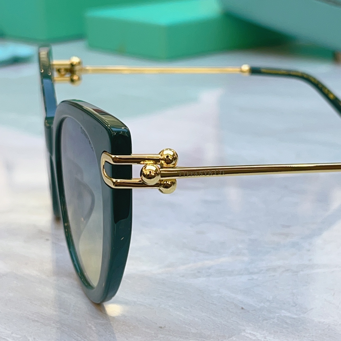 🆕 ，【Tiffany & Co.】蒂芙*尼新款太阳镜，Mod：TF4232，Size：52口19-140