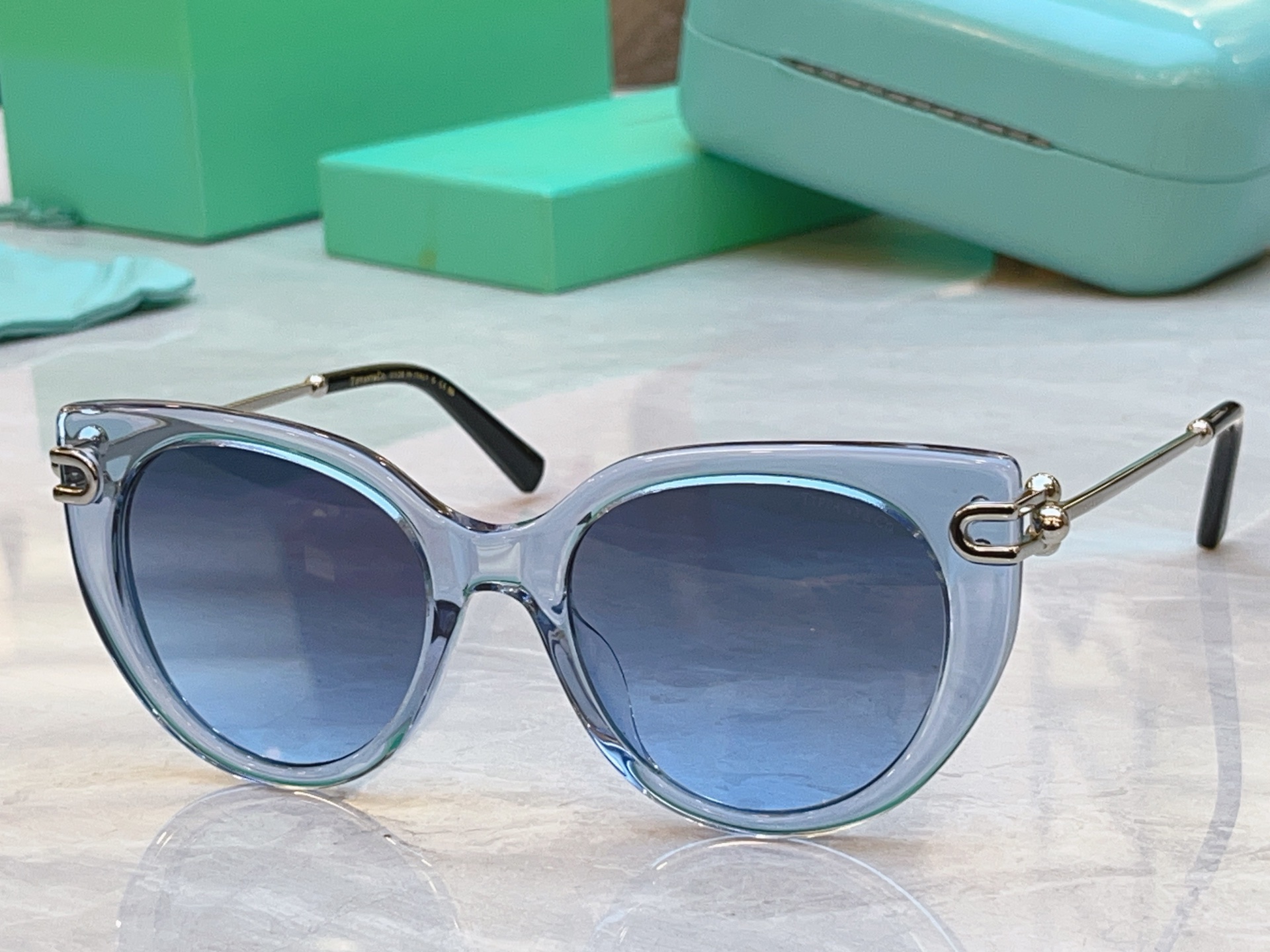 🆕 ，【Tiffany & Co.】蒂芙*尼新款太阳镜，Mod：TF4232，Size：52口19-140