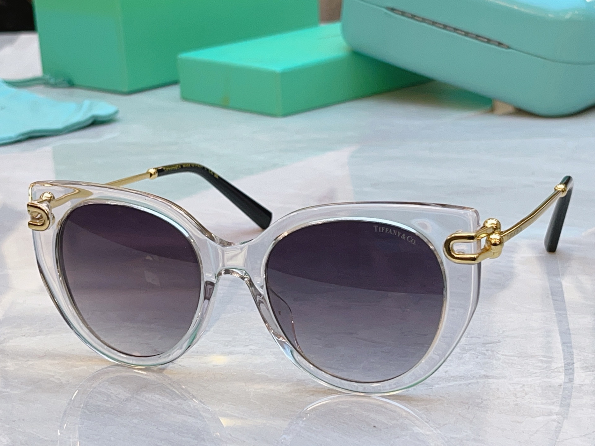 🆕 ，【Tiffany & Co.】蒂芙*尼新款太阳镜，Mod：TF4232，Size：52口19-140
