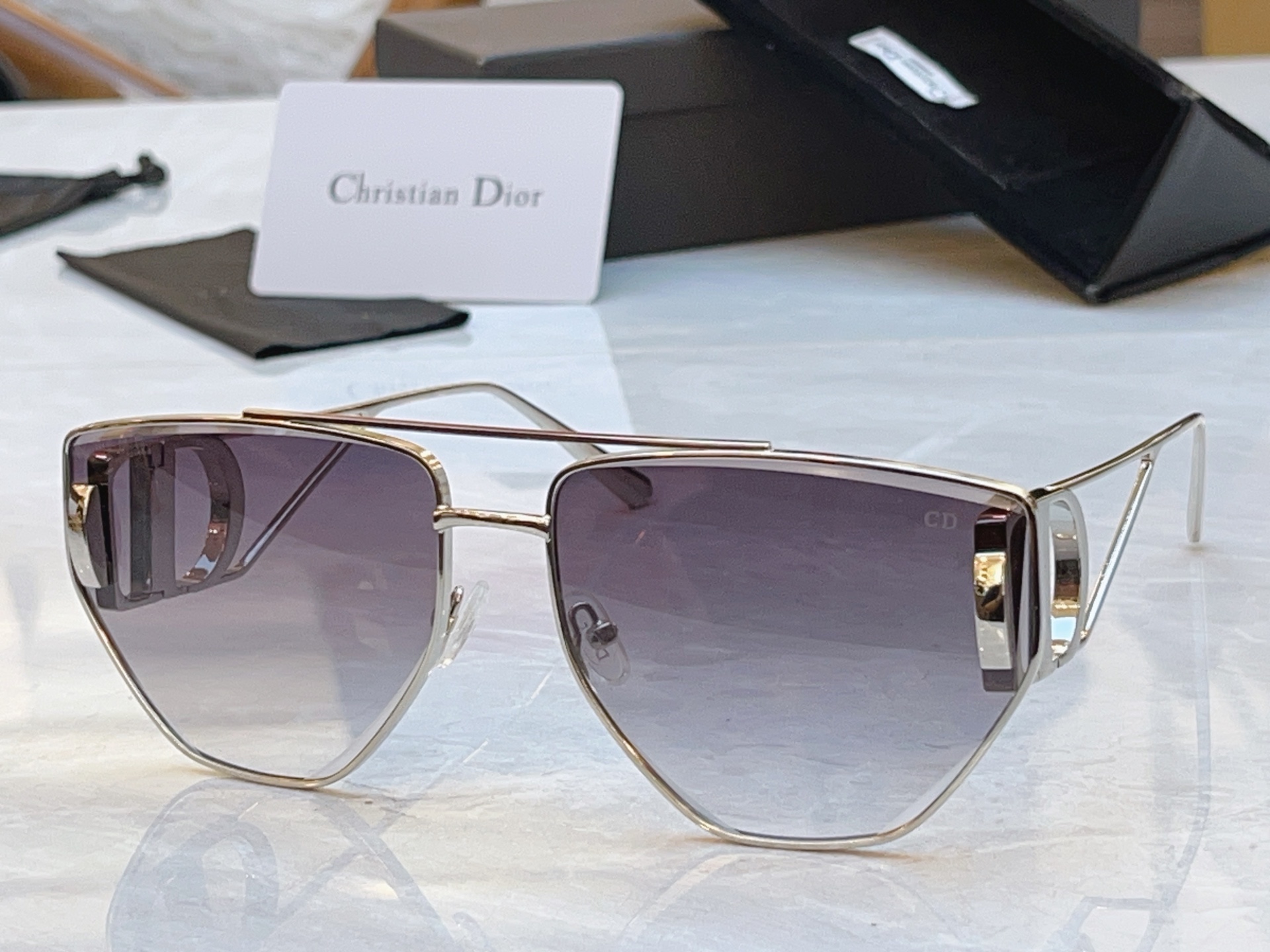 🆕 ，【DIO* 】迪*奥新款太阳镜， MODEL：DSGTA43UCR，SIZE：64口16-140