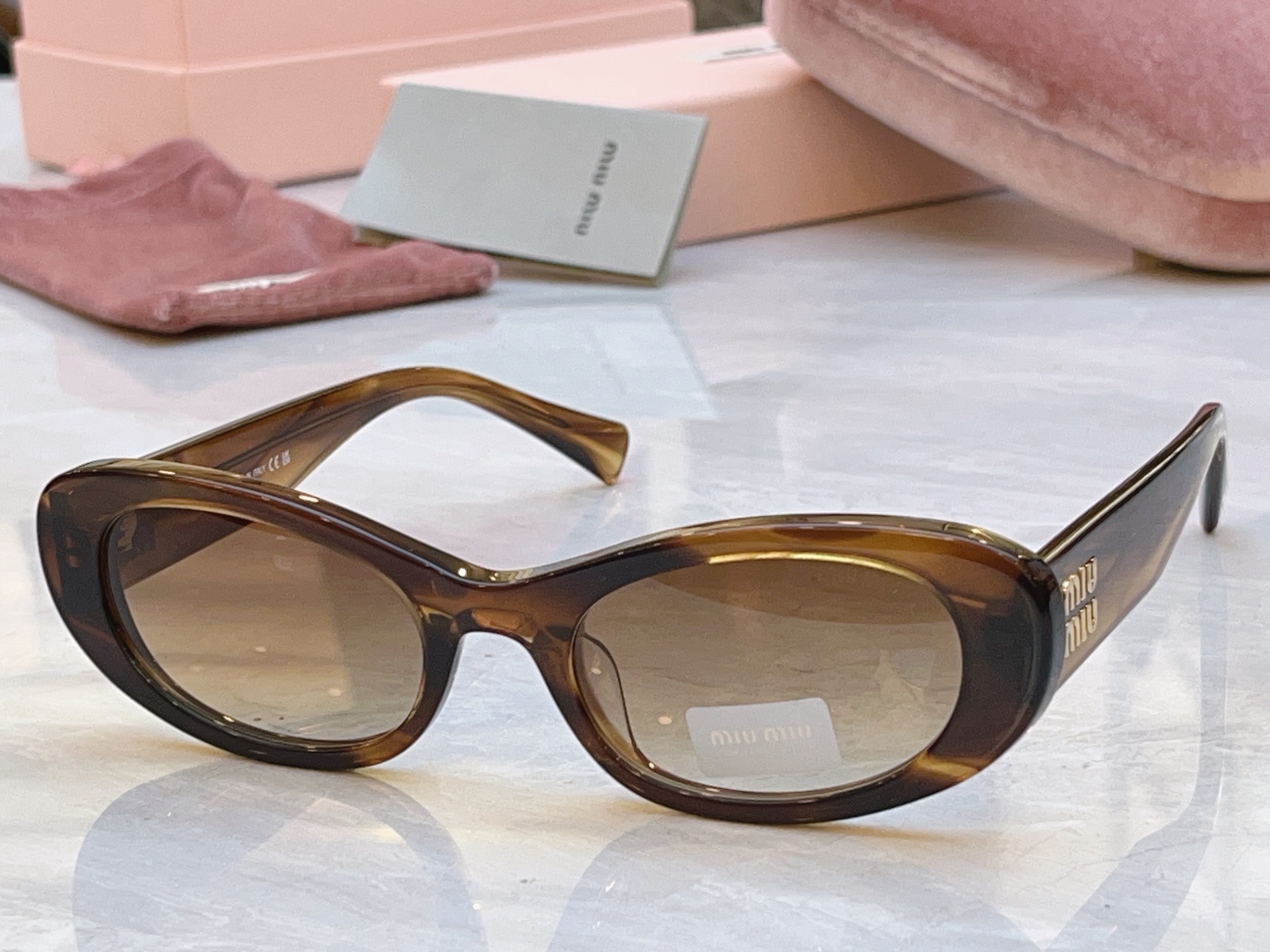 🆕 ，【MIUMI*】缪*缪新款太阳镜，Mod:SMU C02S，SIZE:53口20-140
