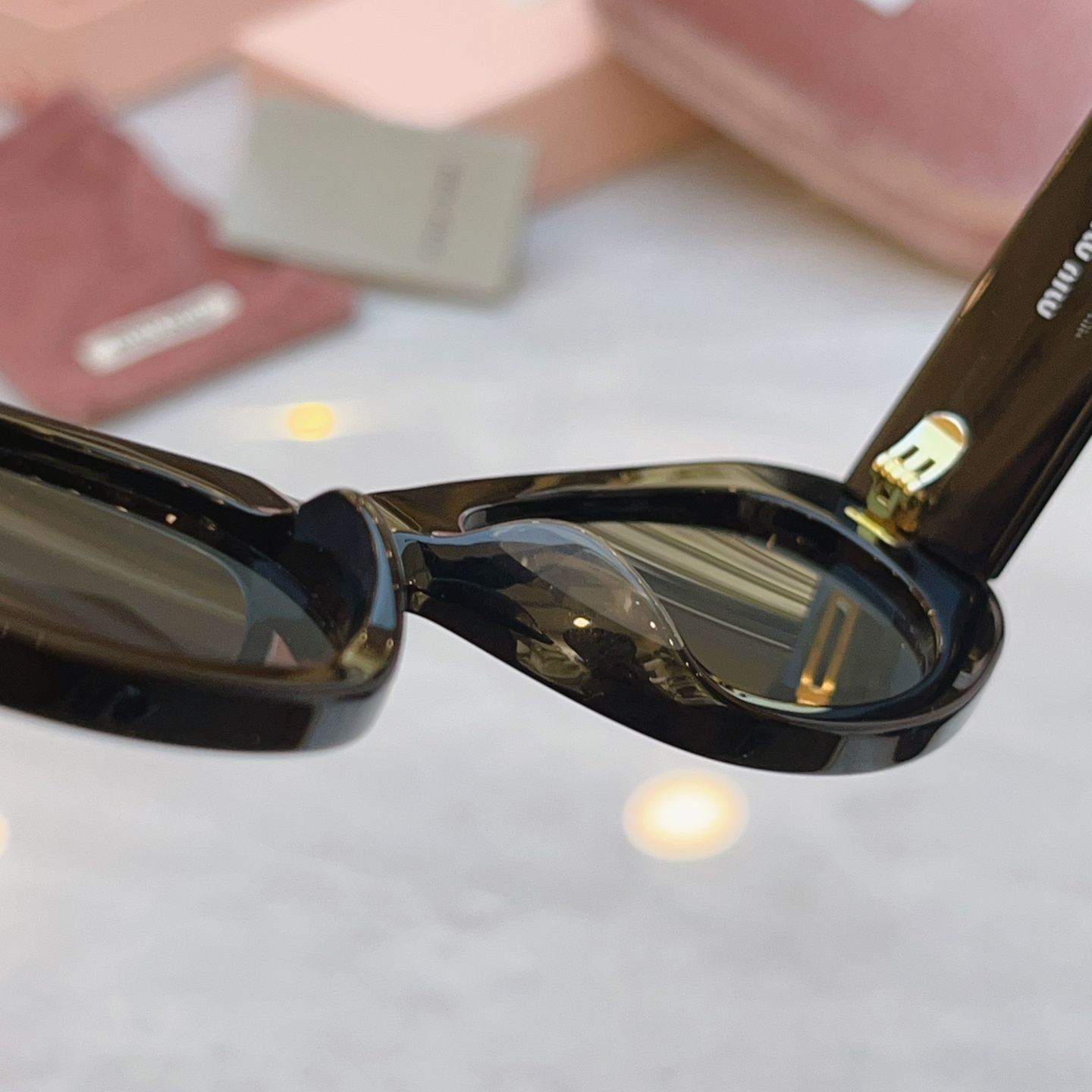 🆕 ，【MIUMI*】缪*缪新款太阳镜，Mod:SMU C02S，SIZE:53口20-140