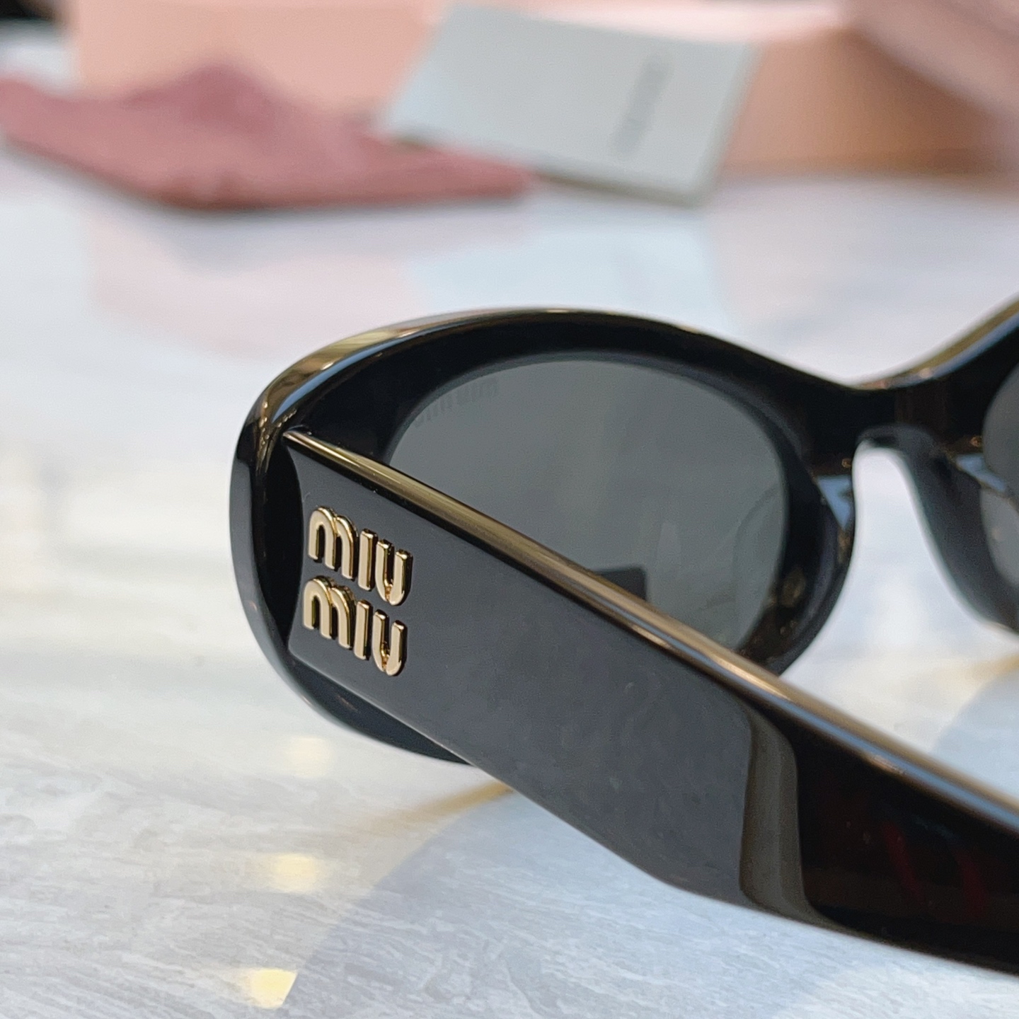 🆕 ，【MIUMI*】缪*缪新款太阳镜，Mod:SMU C02S，SIZE:53口20-140