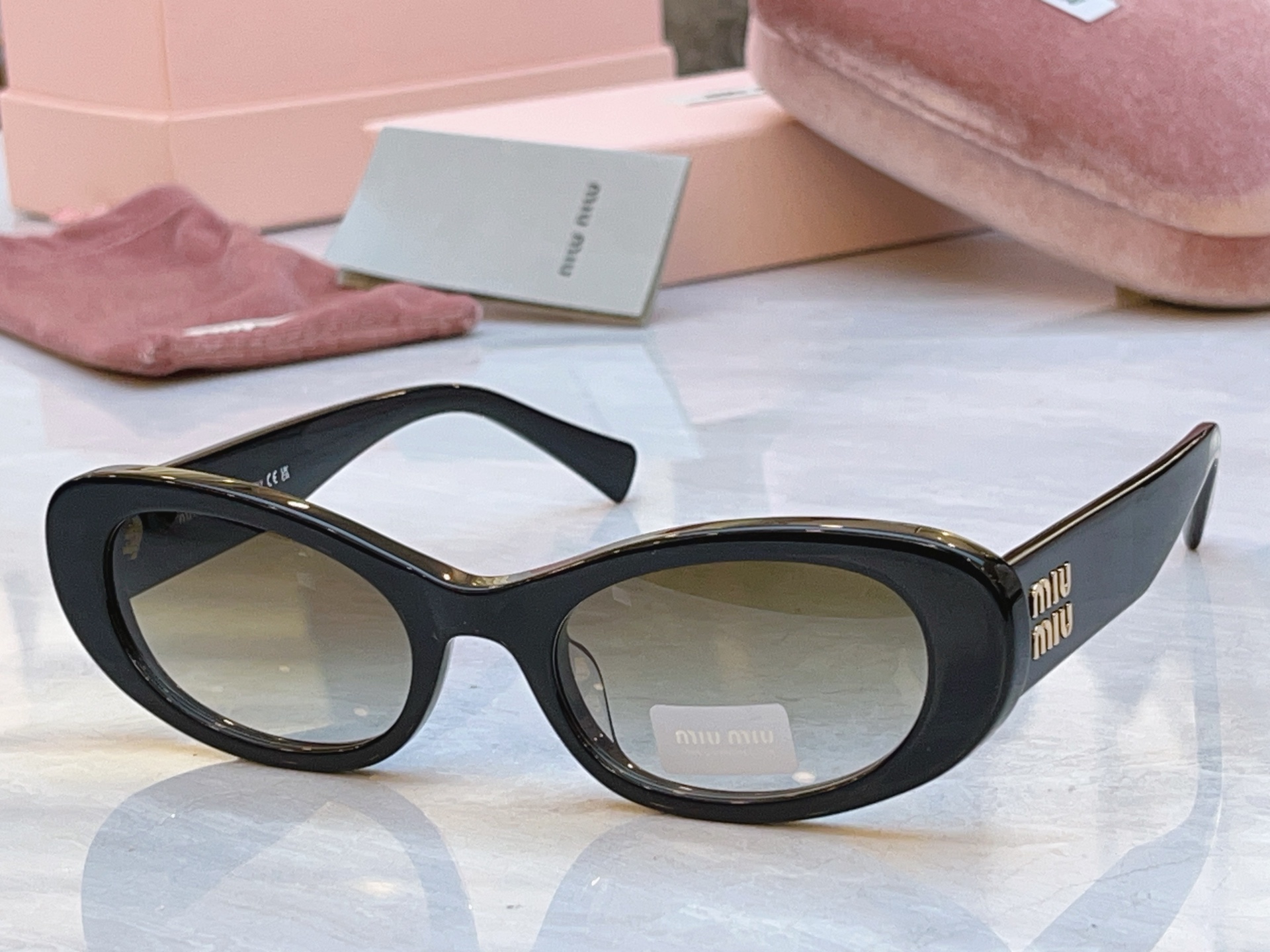🆕 ，【MIUMI*】缪*缪新款太阳镜，Mod:SMU C02S，SIZE:53口20-140