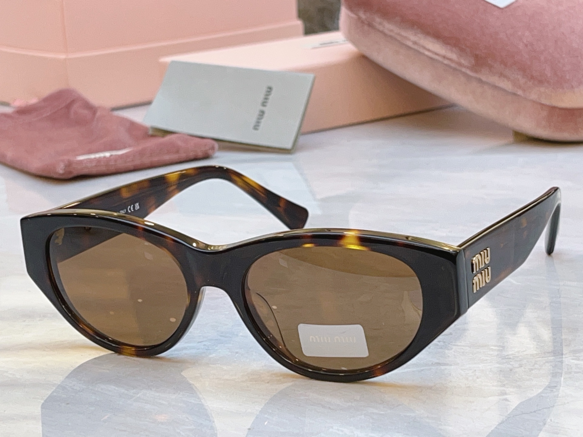 🆕 ，【MIUMI*】缪*缪新款太阳镜，Mod:SMU C03SU，SIZE:54口17-140