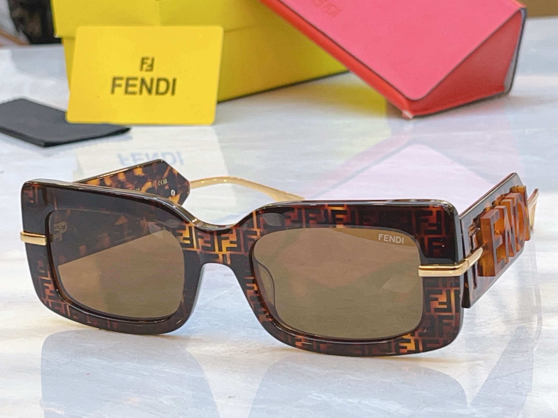 🆕 ，【FEN*】芬*迪新款太阳镜🕶️，MODEL：FOL085V1RF1🆕 PEA，SIZE：52口21-145