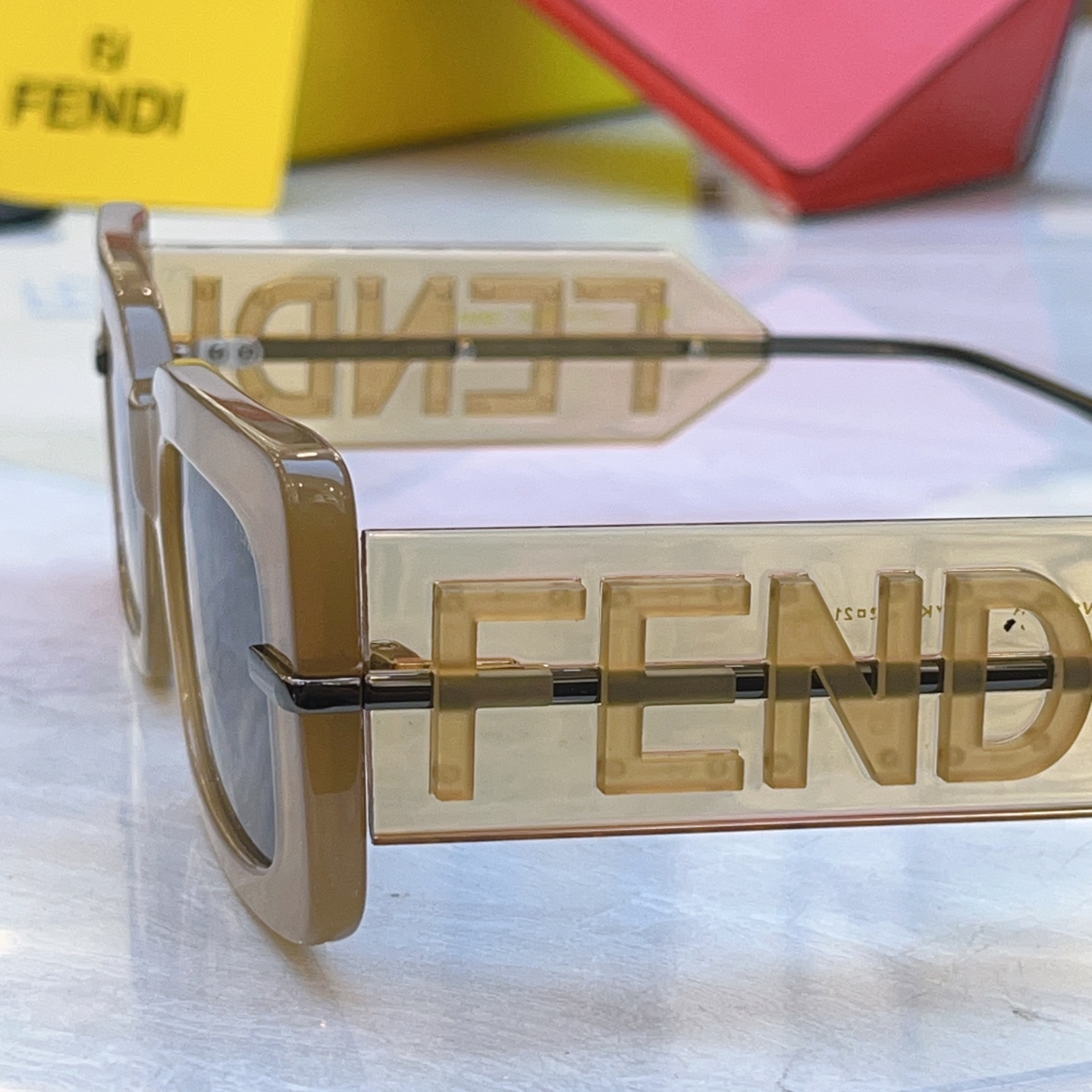 🆕 ，【FEN*】芬*迪新款太阳镜🕶️，MODEL：FOL085V1RF1🆕 PEA，SIZE：52口21-145