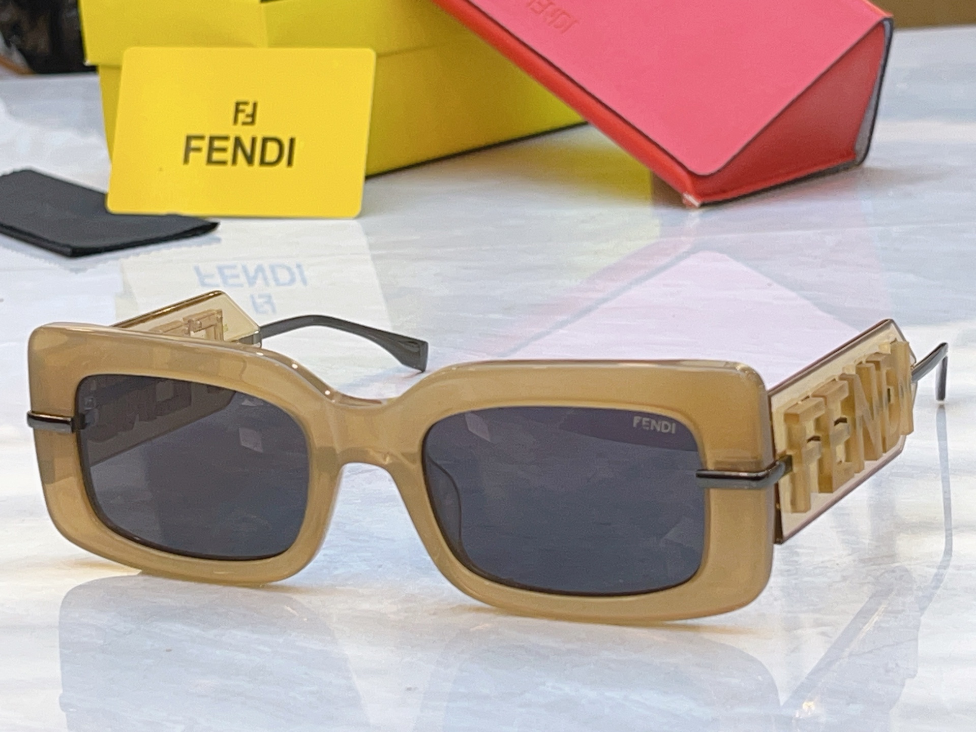 🆕 ，【FEN*】芬*迪新款太阳镜🕶️，MODEL：FOL085V1RF1🆕 PEA，SIZE：52口21-145
