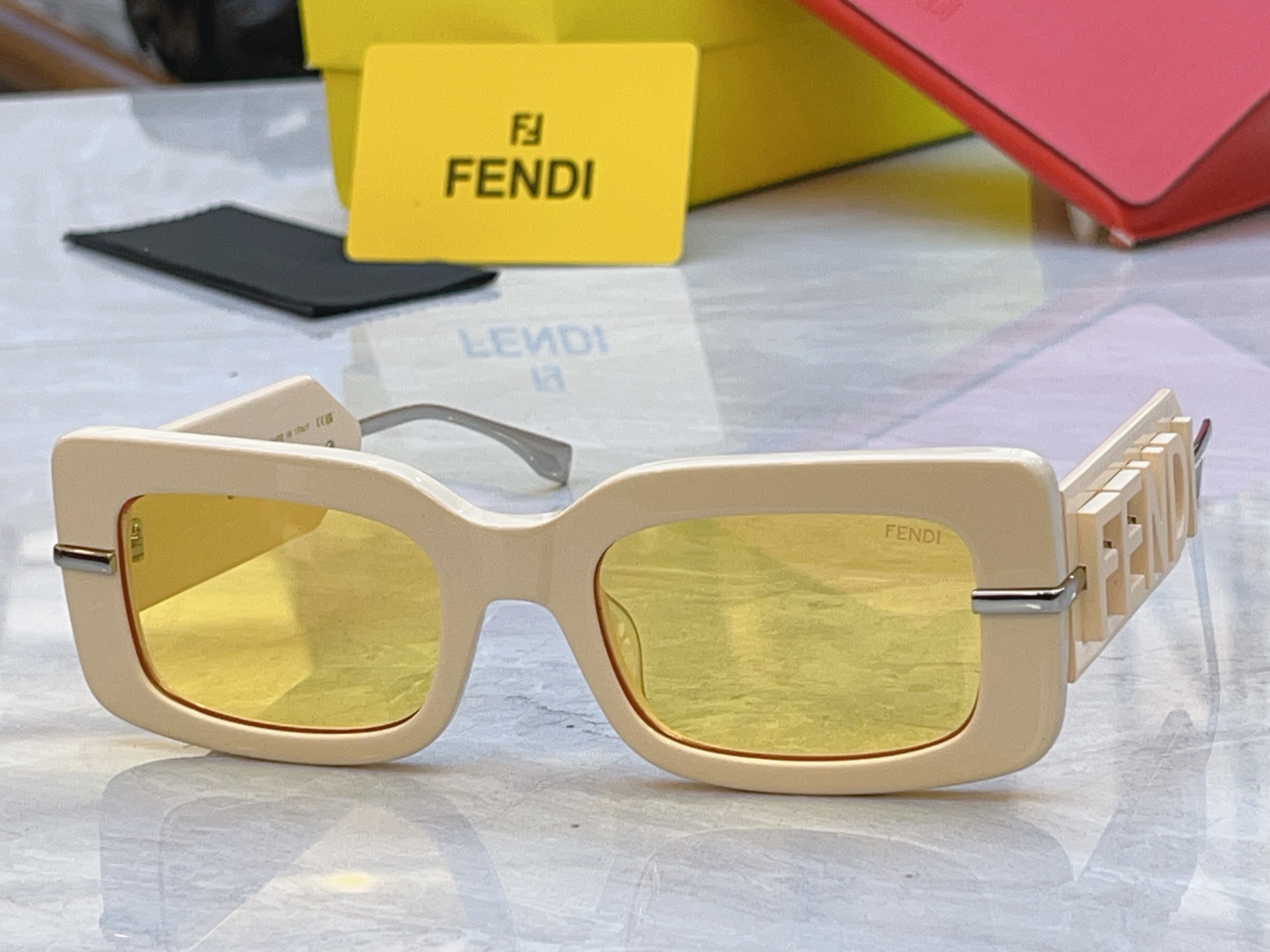 🆕 ，【FEN*】芬*迪新款太阳镜🕶️，MODEL：FOL085V1RF1🆕 PEA，SIZE：52口21-145
