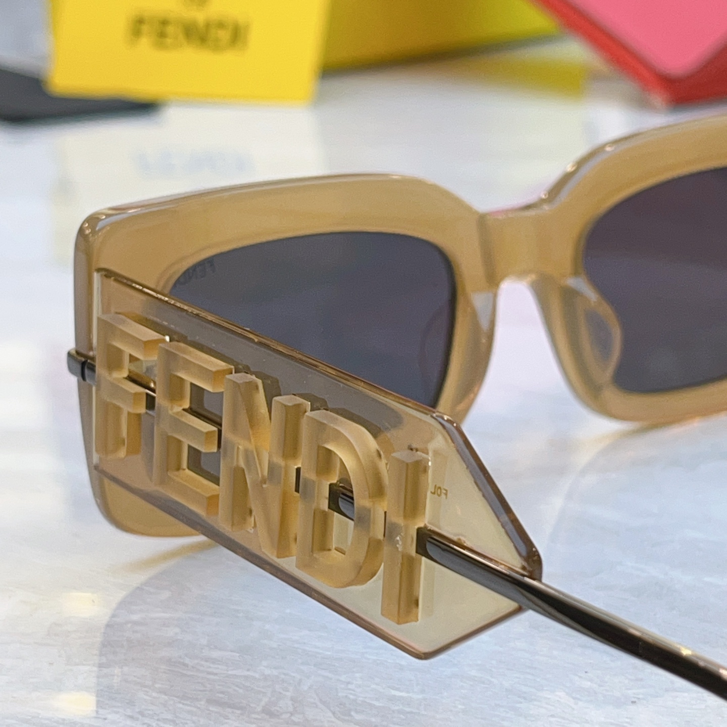 🆕 ，【FEN*】芬*迪新款太阳镜🕶️，MODEL：FOL085V1RF1🆕 PEA，SIZE：52口21-145