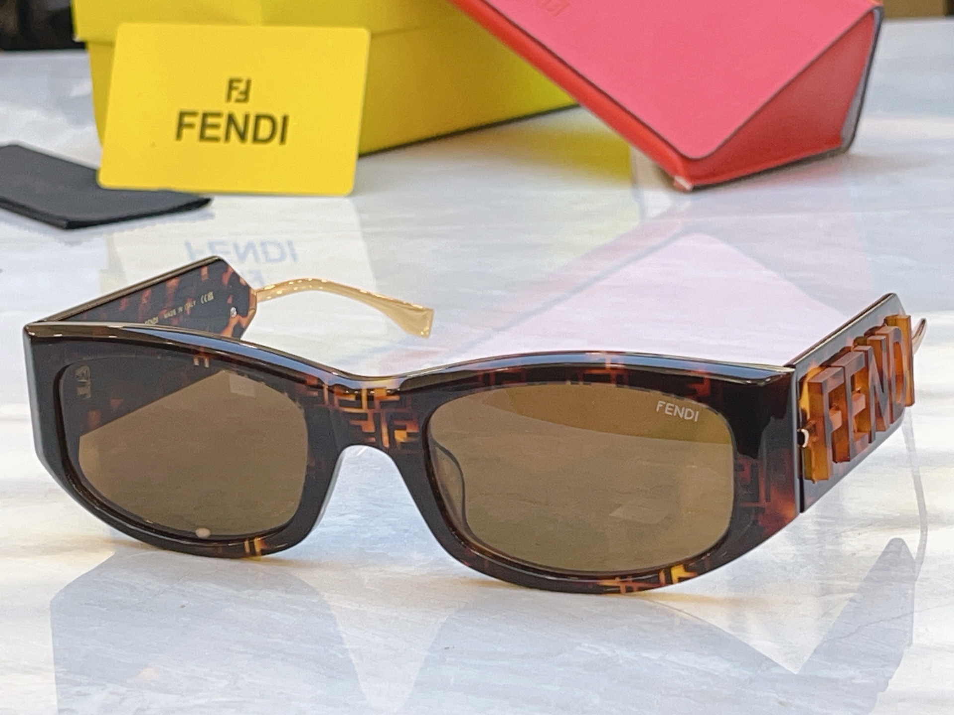 🆕 ，【FEN*】芬*迪新款太阳镜🕶️，MODEL：FE 4087，SIZE：55口21-145