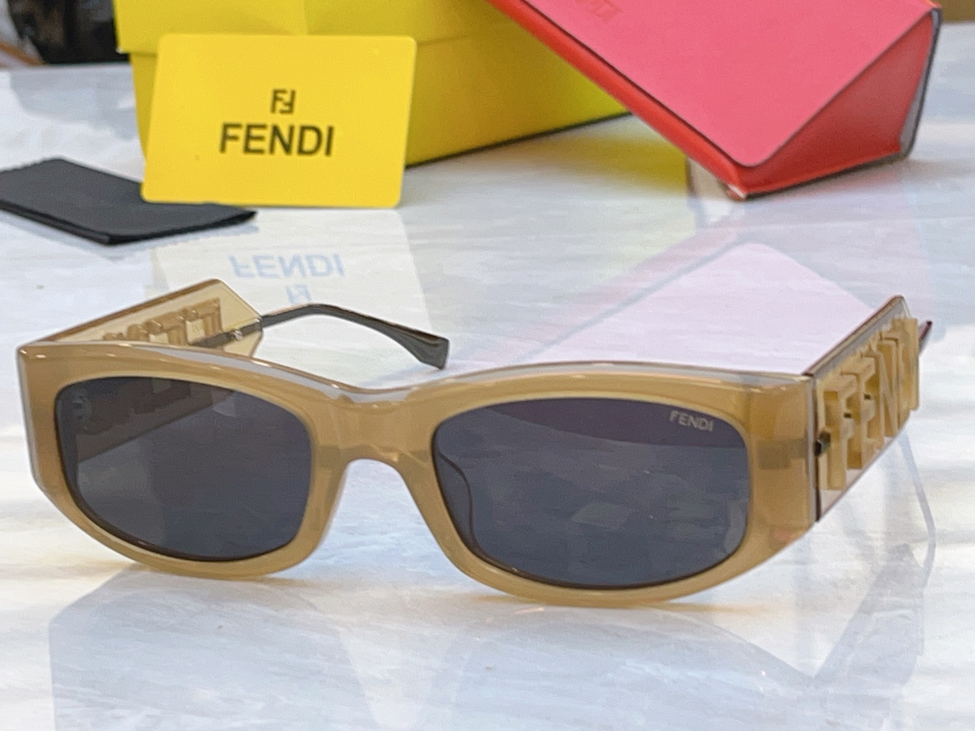 🆕 ，【FEN*】芬*迪新款太阳镜🕶️，MODEL：FE 4087，SIZE：55口21-145