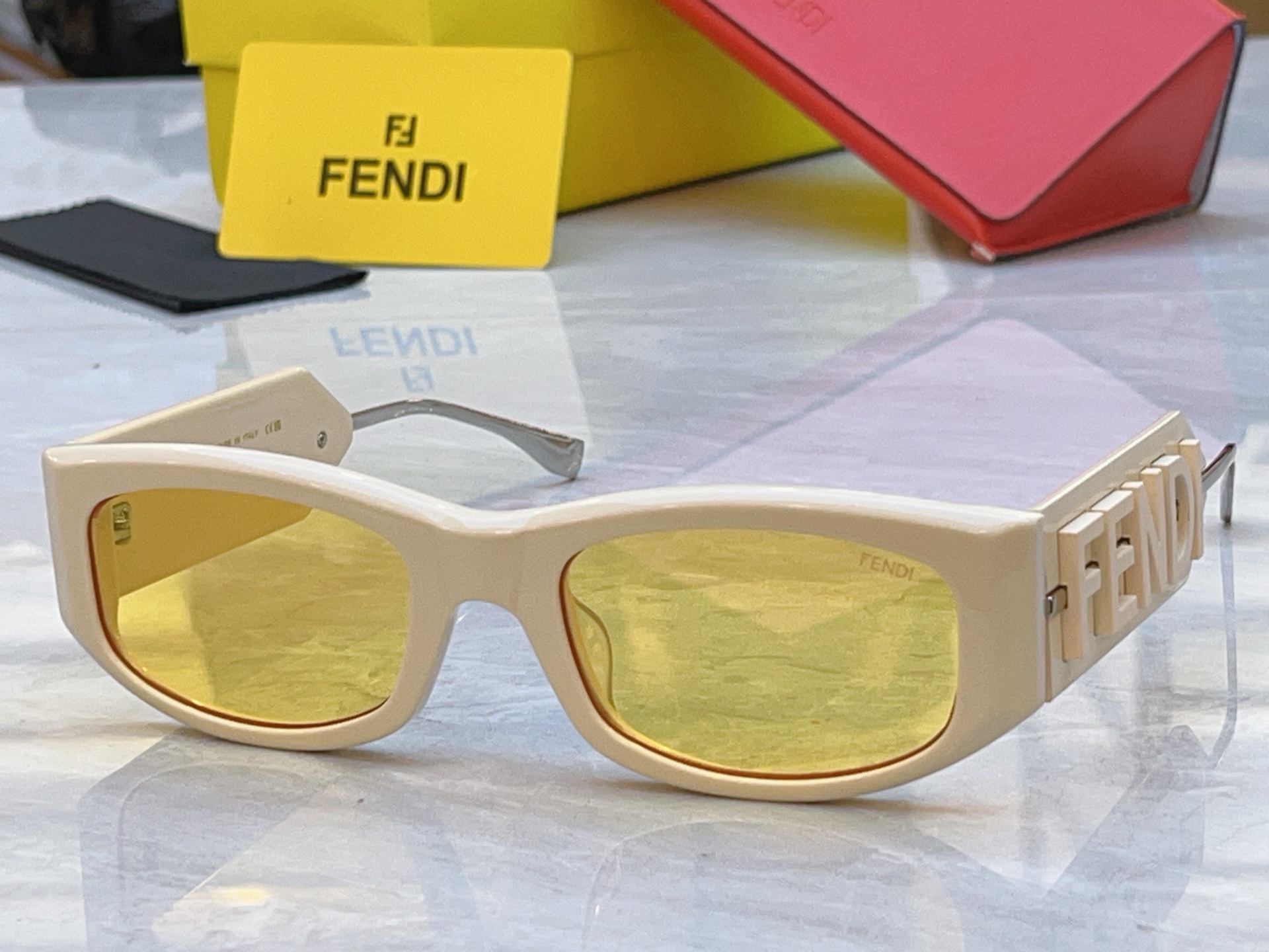 🆕 ，【FEN*】芬*迪新款太阳镜🕶️，MODEL：FE 4087，SIZE：55口21-145