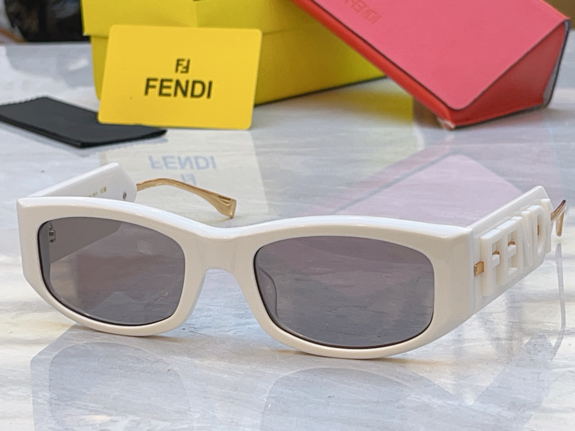 🆕 ，【FEN*】芬*迪新款太阳镜🕶️，MODEL：FE 4087，SIZE：55口21-145