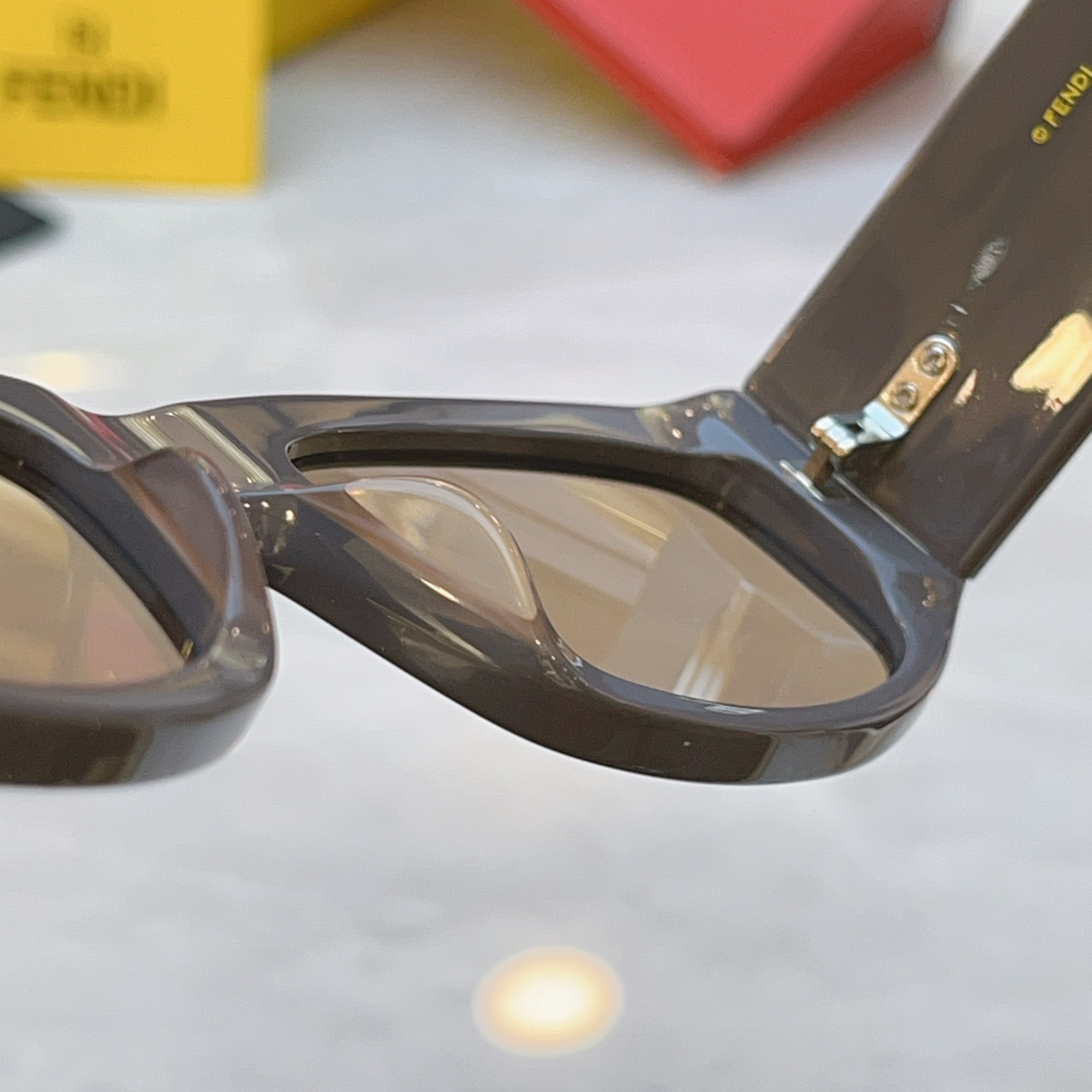 🆕 ，【FEN*】芬*迪新款太阳镜🕶️，MODEL：FE 4087，SIZE：55口21-145