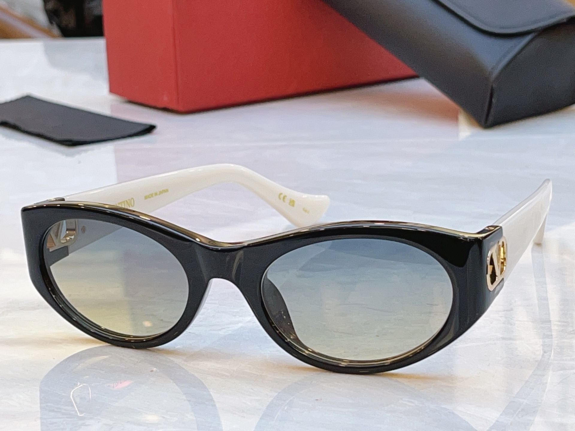 🆕 ，【VALENTIN*】华伦*天奴新款太阳镜，MODEL：VG0015SA，SIZE：53口21-140