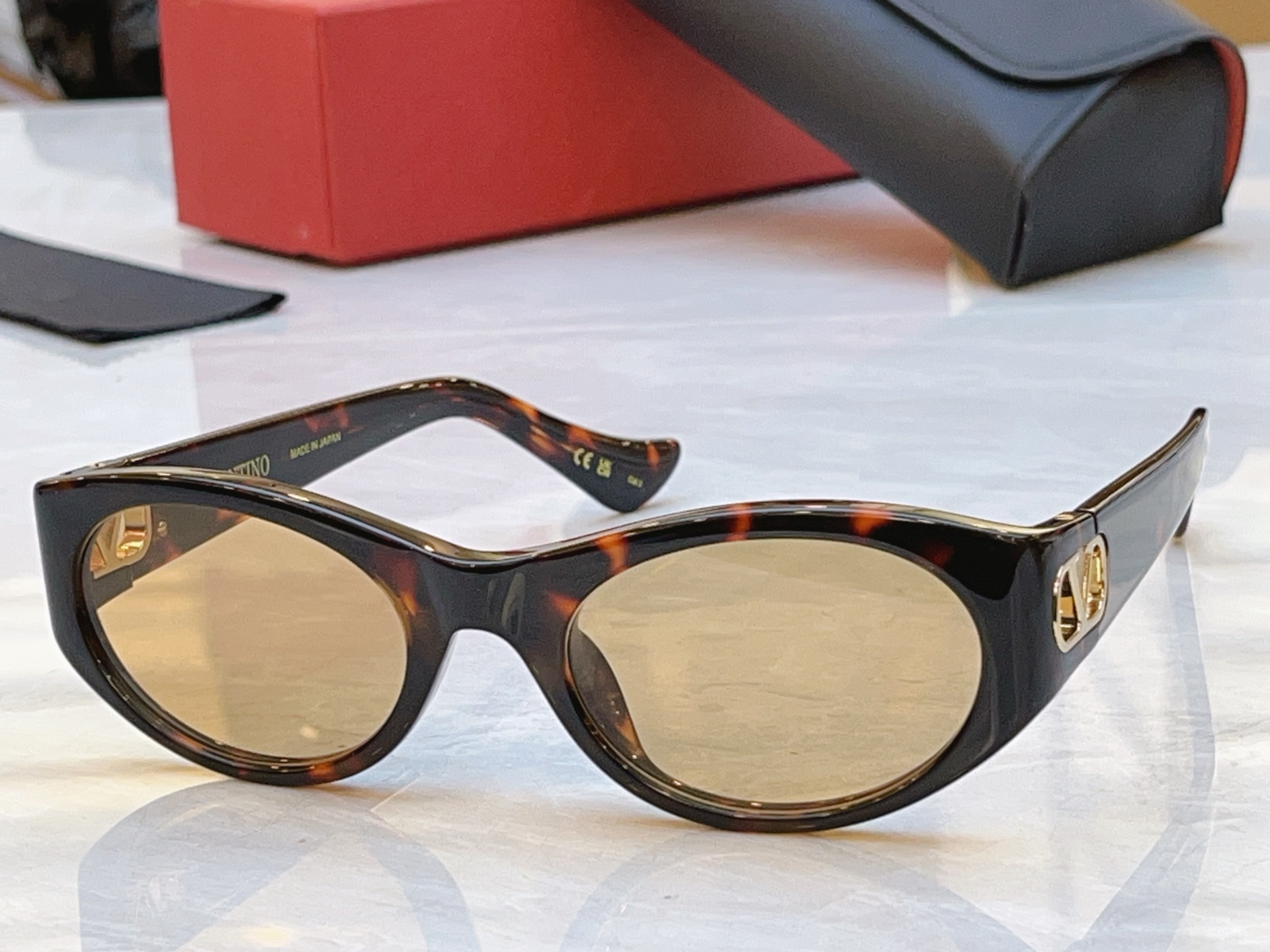 🆕 ，【VALENTIN*】华伦*天奴新款太阳镜，MODEL：VG0015SA，SIZE：53口21-140