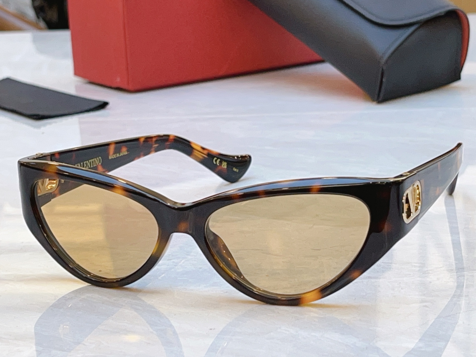 🆕 ，【VALENTIN*】华伦*天奴新款太阳镜，MODEL：VG0014S，SIZE：54口16-140