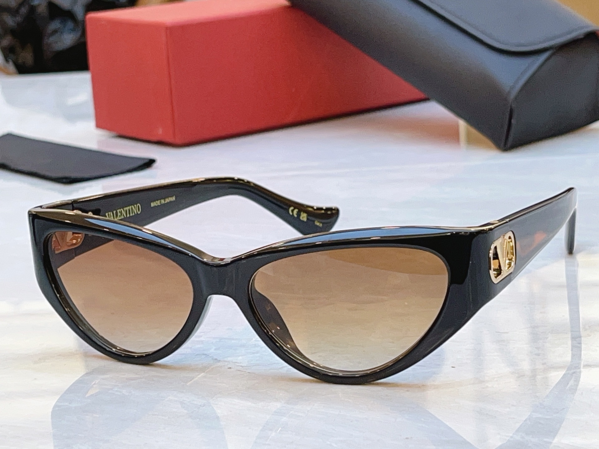 🆕 ，【VALENTIN*】华伦*天奴新款太阳镜，MODEL：VG0014S，SIZE：54口16-140