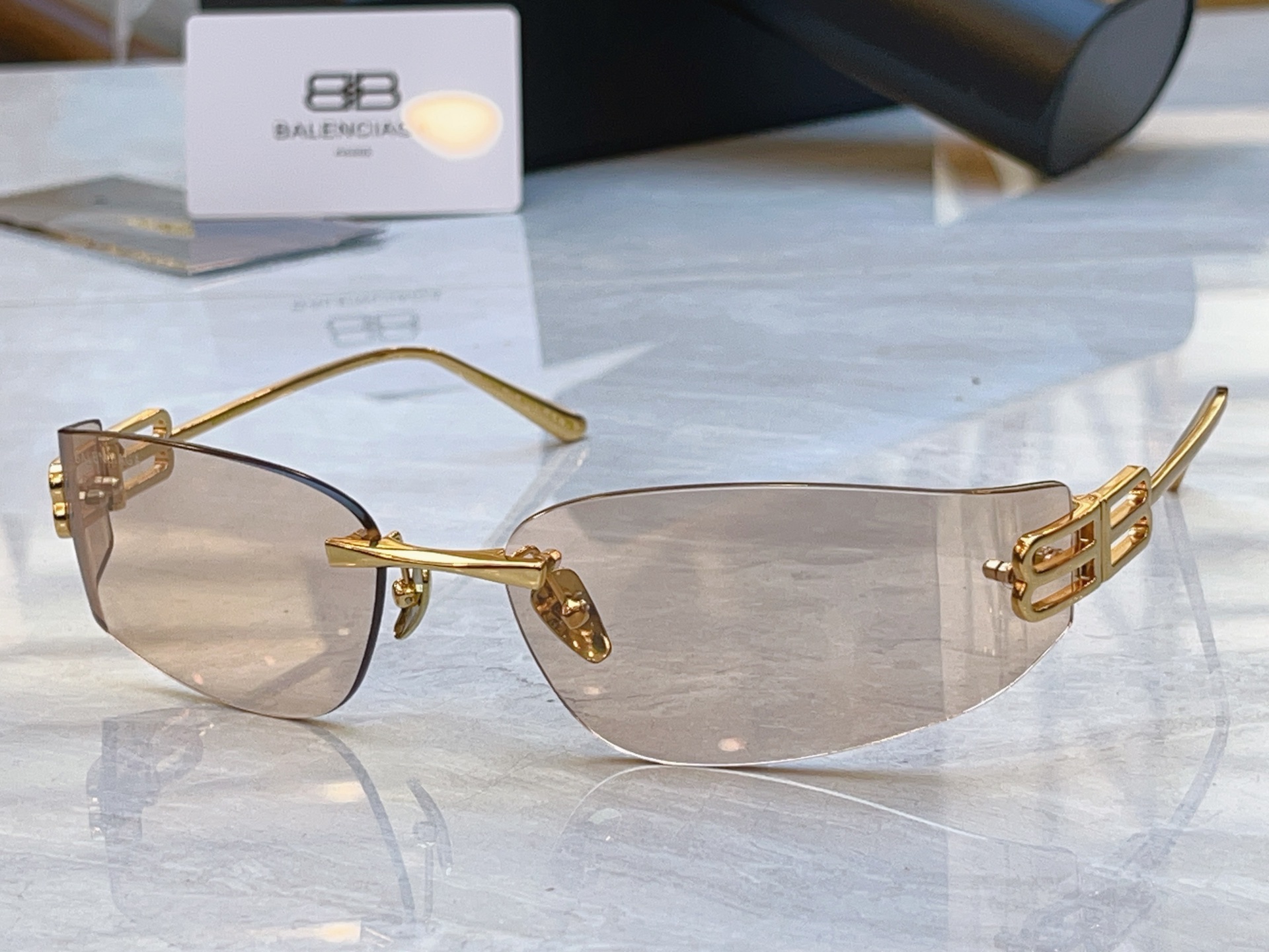 🆕 ，【BALENCIAG*】巴黎*世家新款太阳镜，MODEL：BB0484S，SIZE：62口18-125