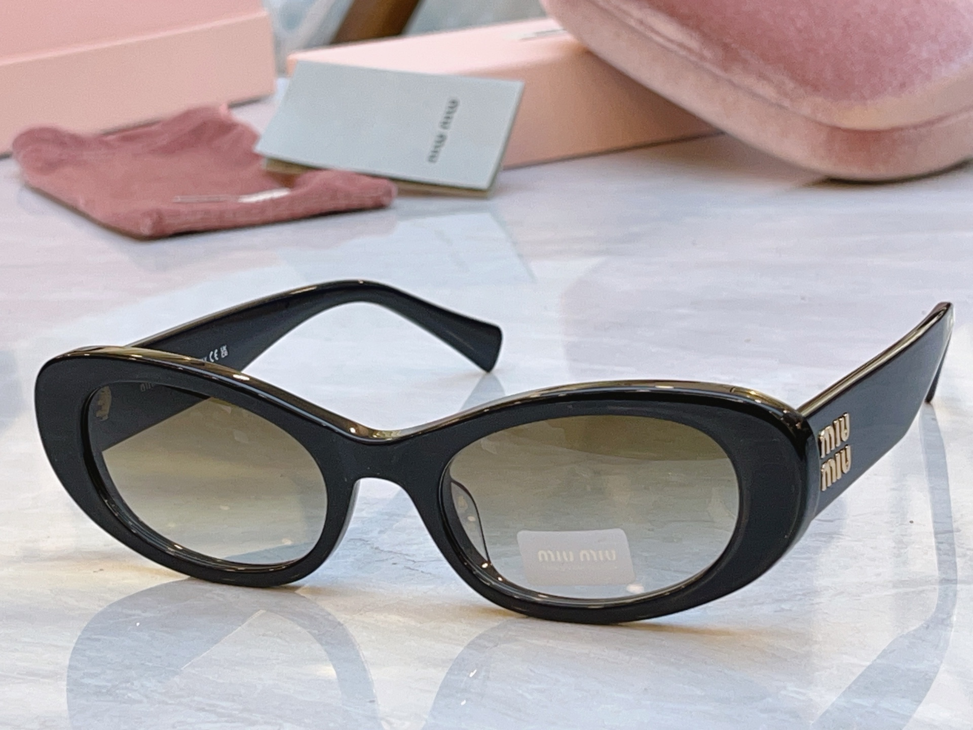 🆕 ，【MIUMI*】缪*缪新款太阳镜，Mod:SMU C02S，SIZE:53口20-140