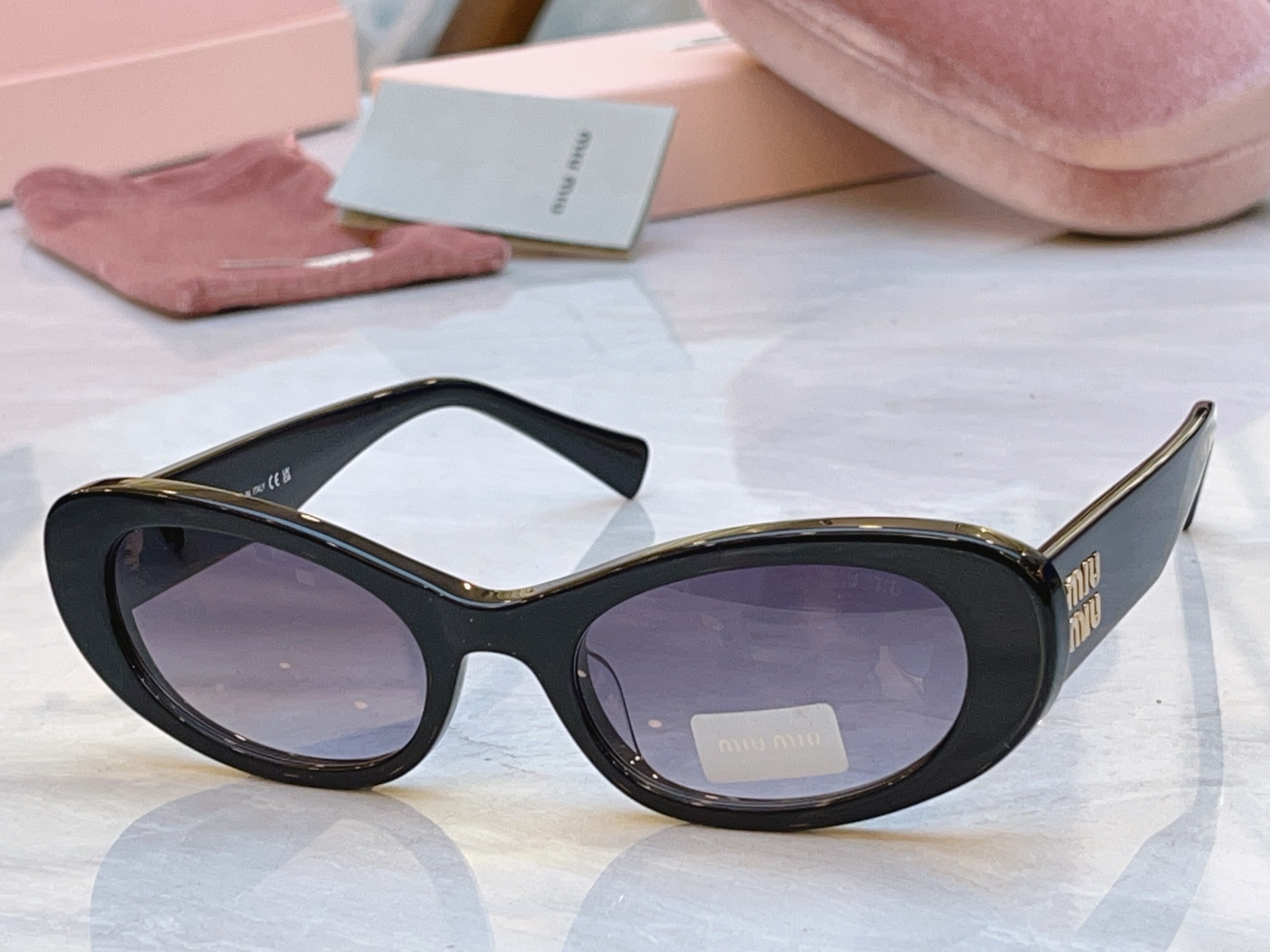 🆕 ，【MIUMI*】缪*缪新款太阳镜，Mod:SMU C02S，SIZE:53口20-140