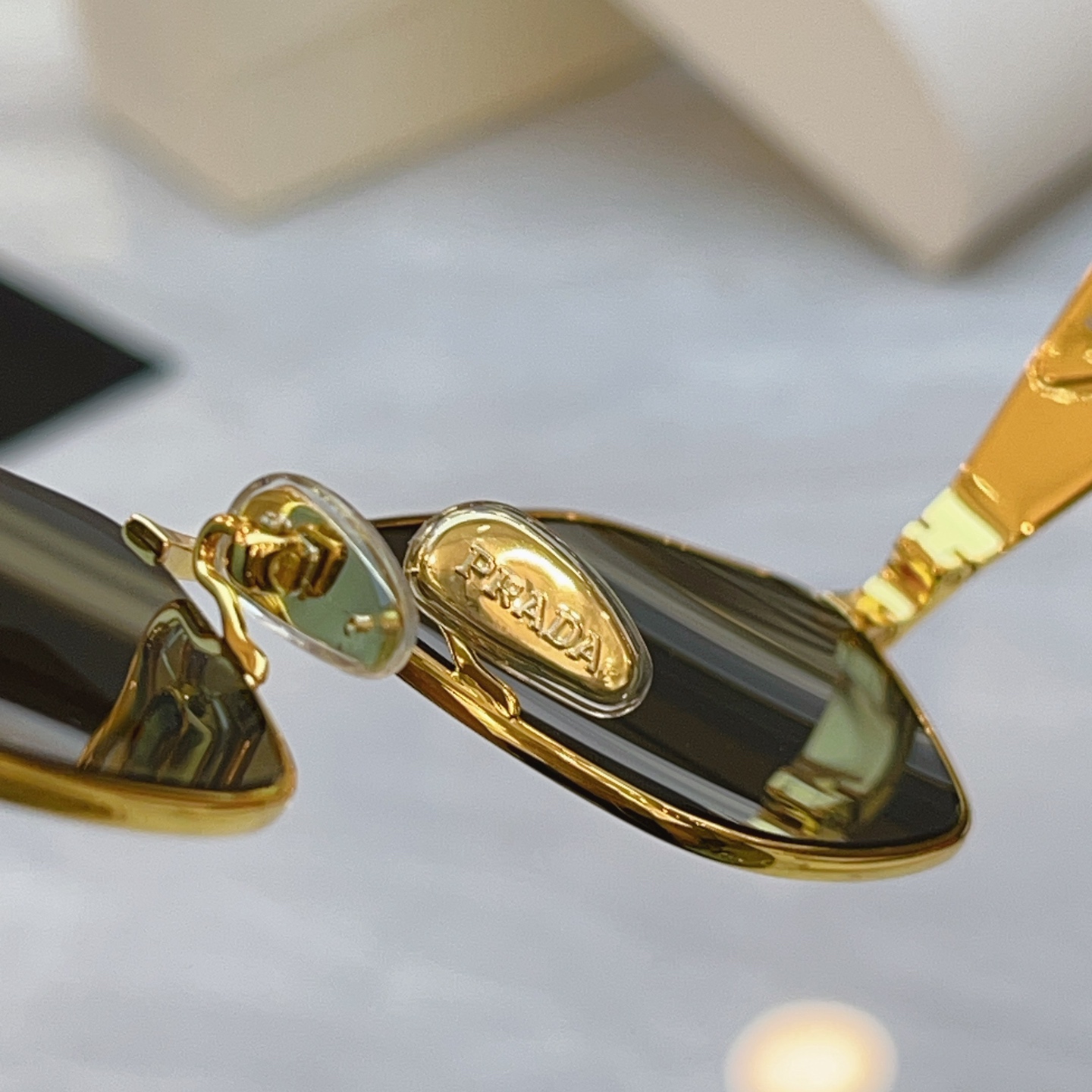 ，【PRAD*】普拉*达新款太阳镜🕶️ ，MODEL：PR D50S，SIZE：57口16-140