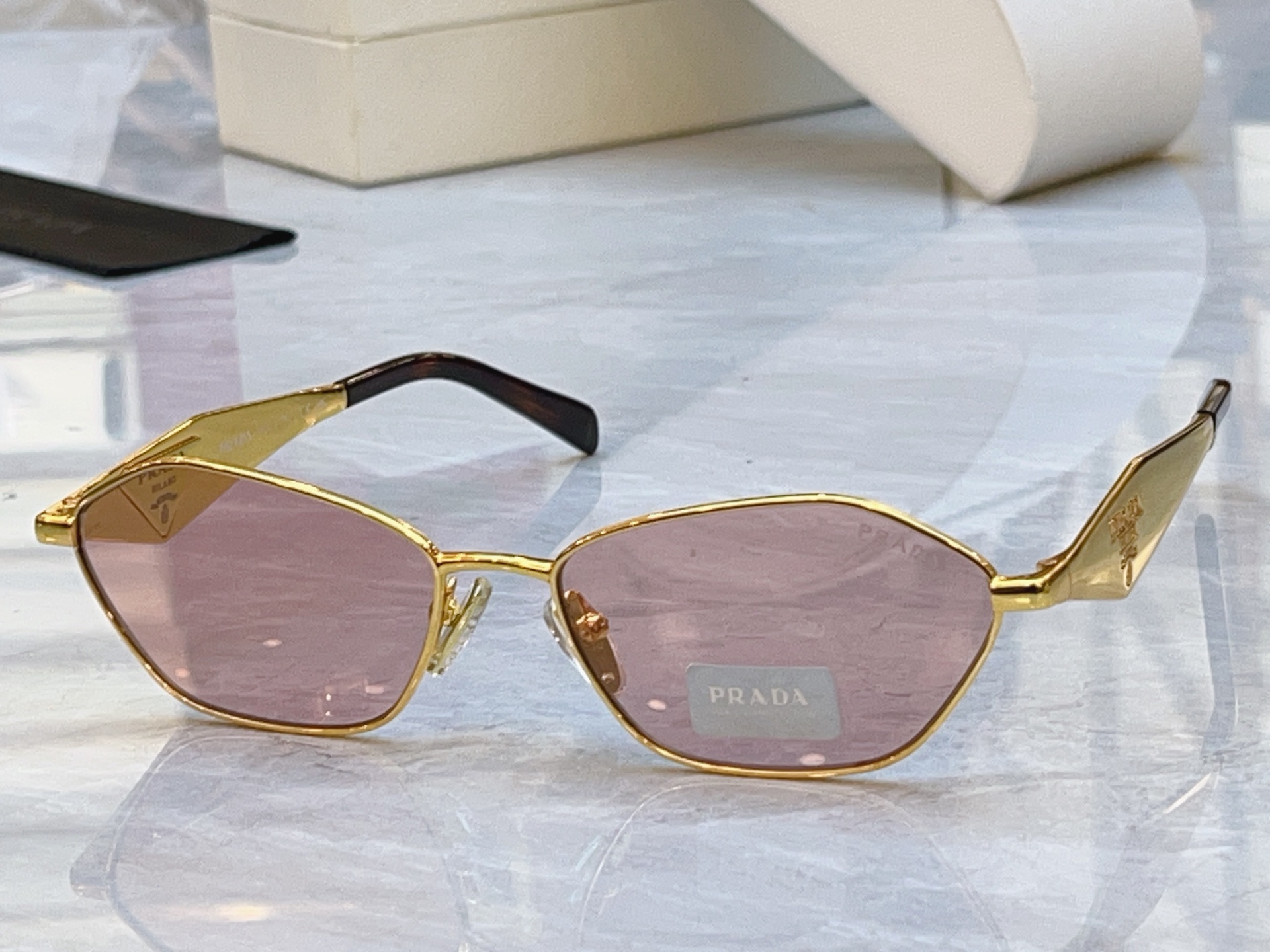 ，【PRAD*】普拉*达新款太阳镜🕶️ ，MODEL：PR D50S，SIZE：57口16-140