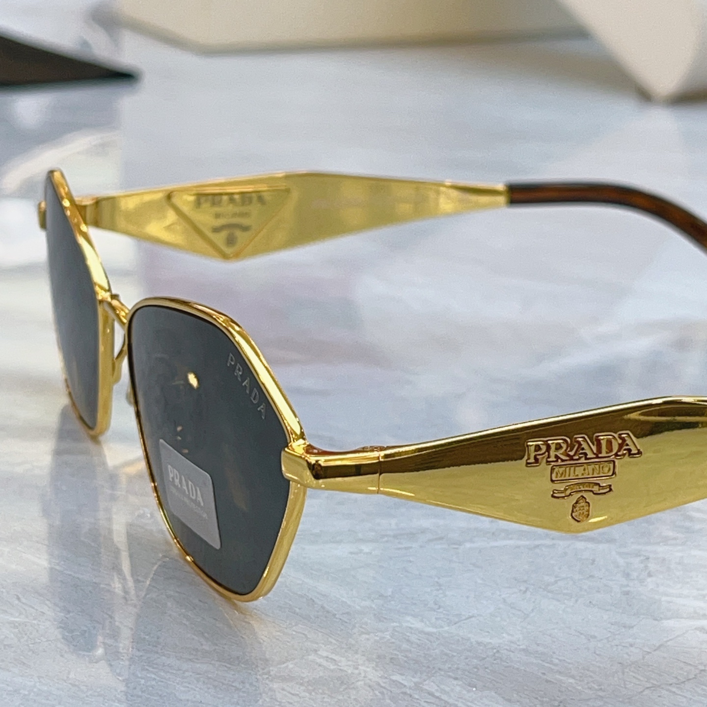 ，【PRAD*】普拉*达新款太阳镜🕶️ ，MODEL：PR D50S，SIZE：57口16-140