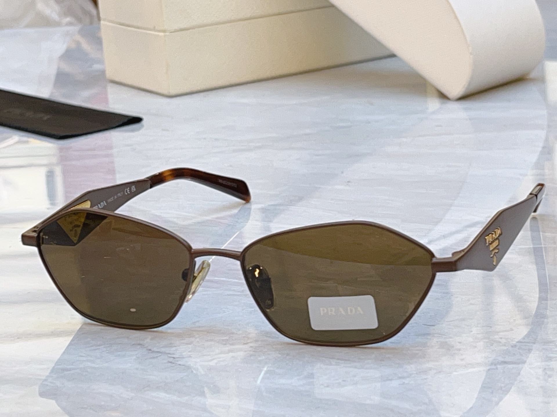 ，【PRAD*】普拉*达新款太阳镜🕶️ ，MODEL：PR D50S，SIZE：57口16-140
